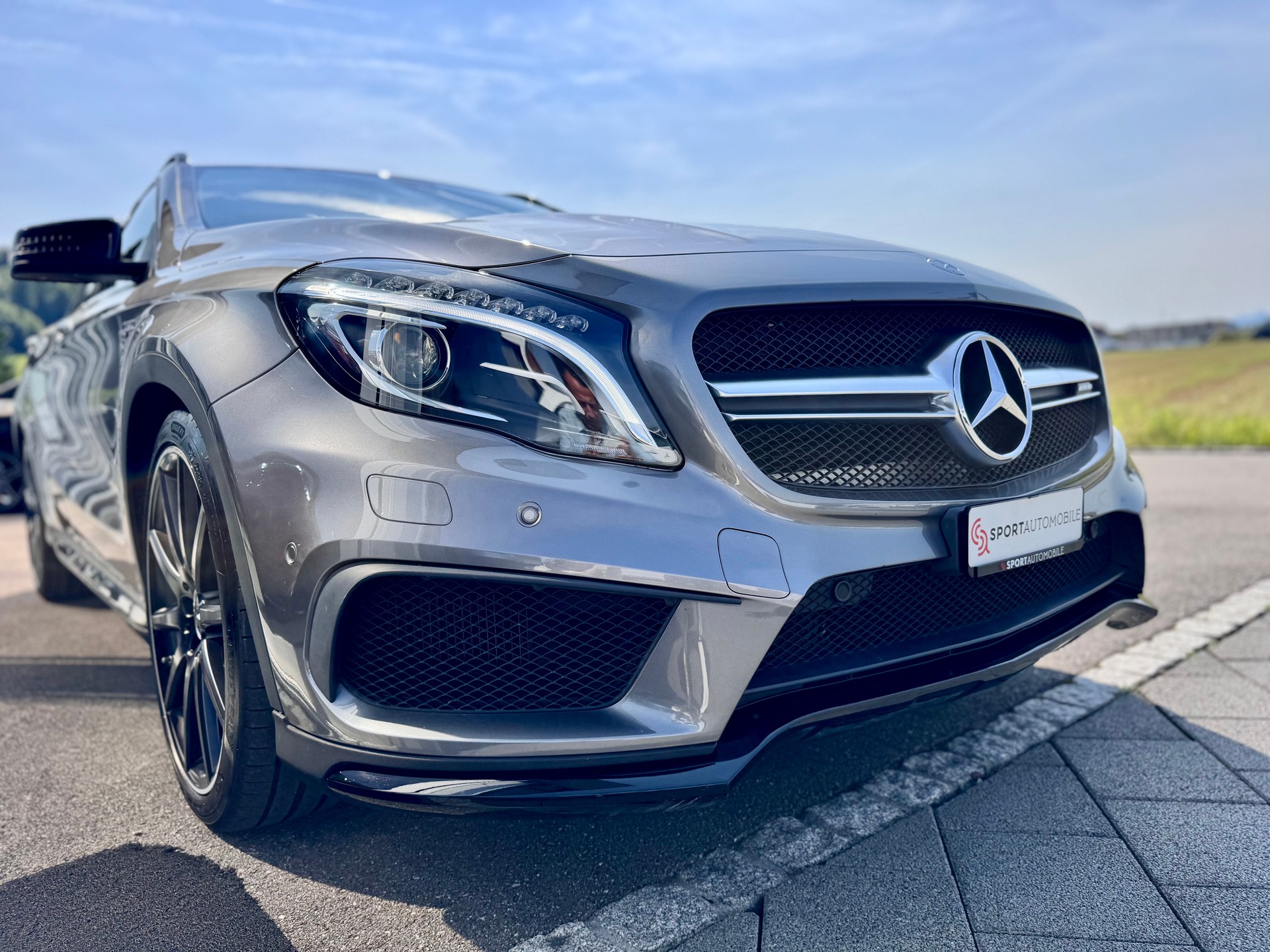 MERCEDES-BENZ GLA 45 AMG 4Matic 7G-DCT-image-3