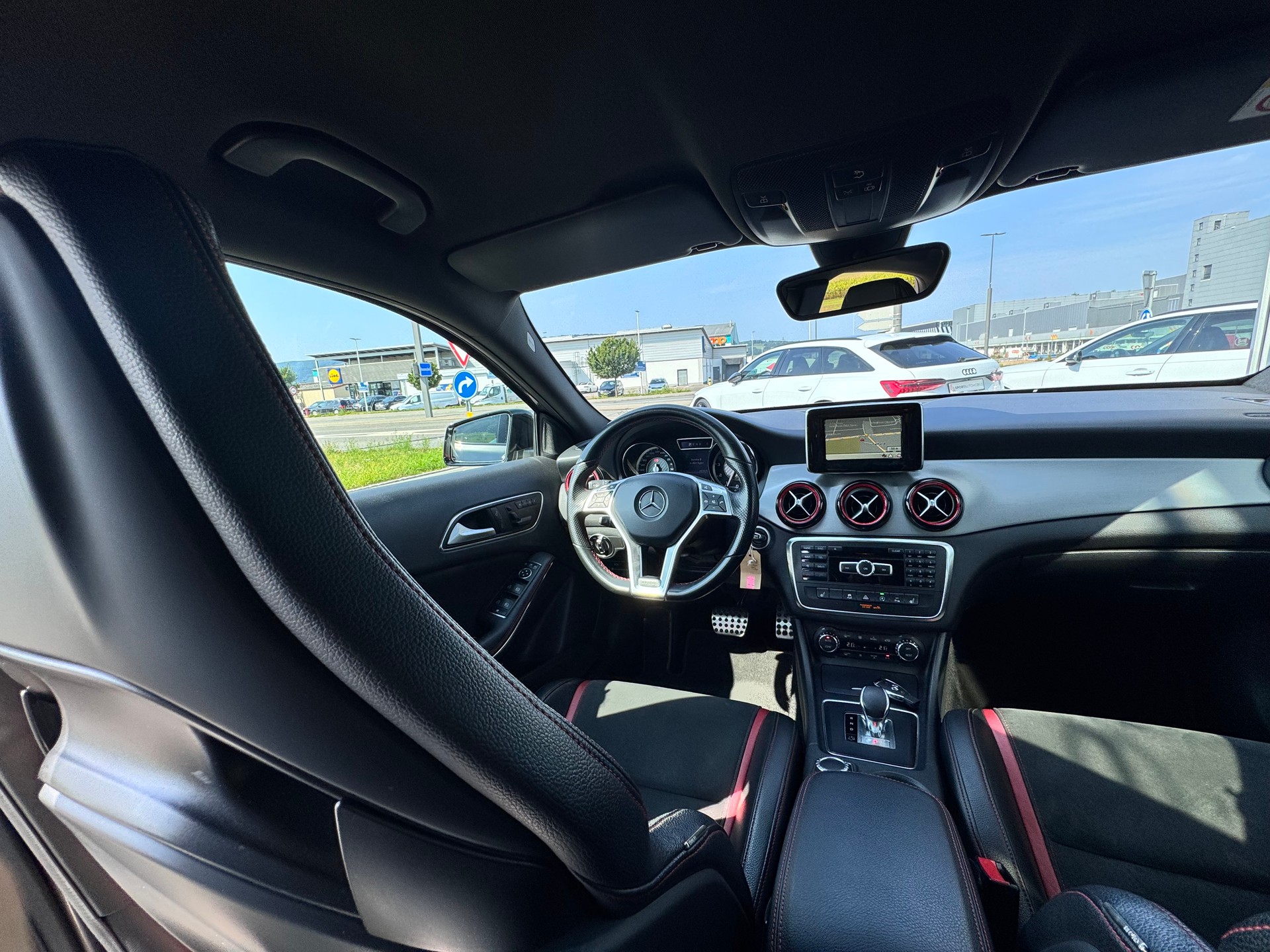 MERCEDES-BENZ GLA 45 AMG 4Matic 7G-DCT-image-14