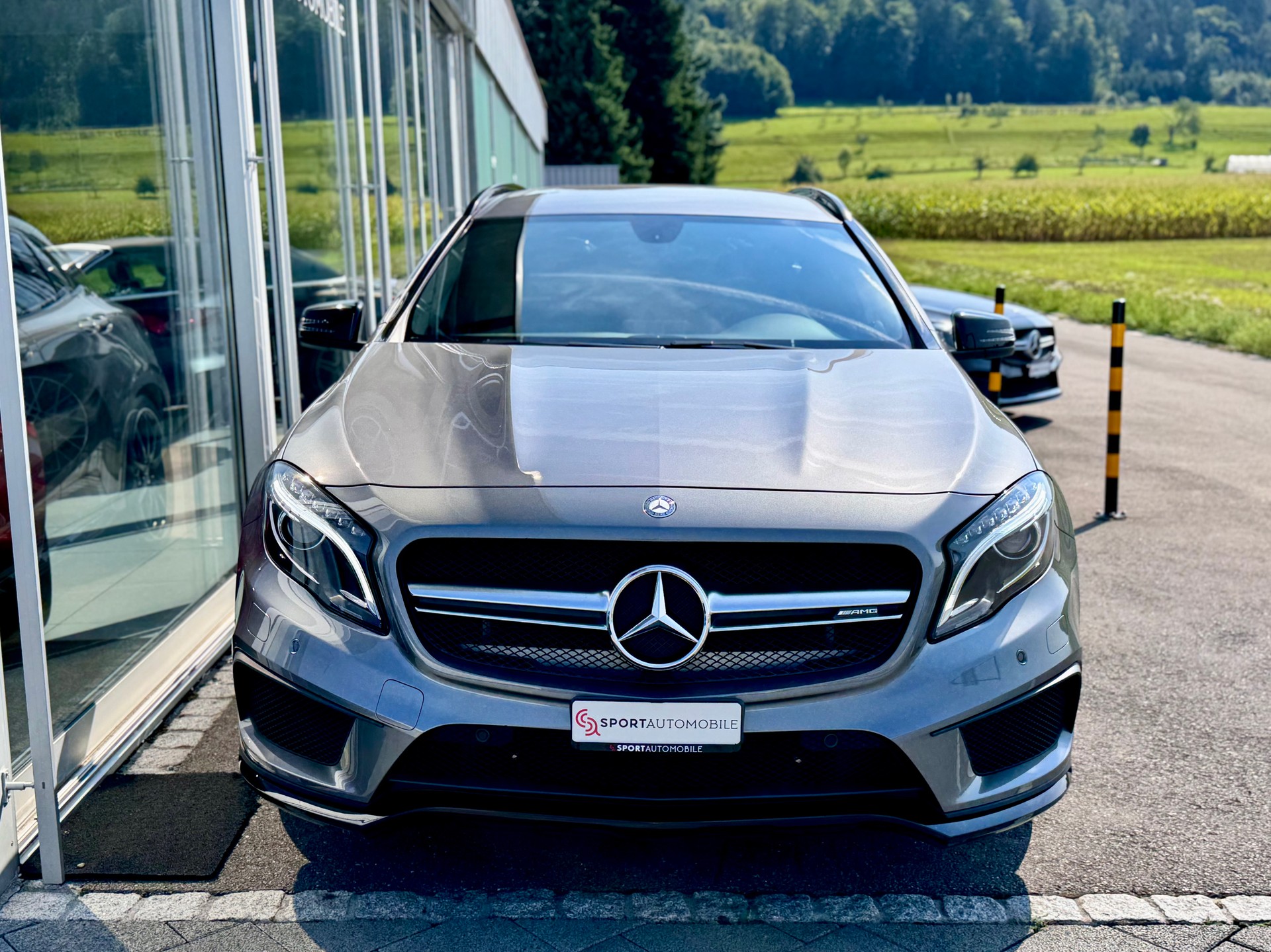 MERCEDES-BENZ GLA 45 AMG 4Matic 7G-DCT-image-2