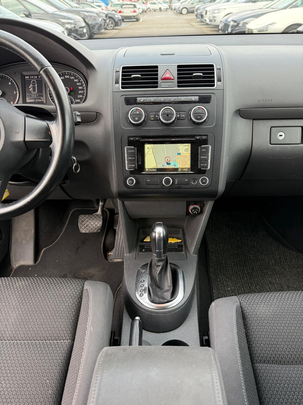 VW Touran 2.0 TDI 140 Comfortline DSG-image-12