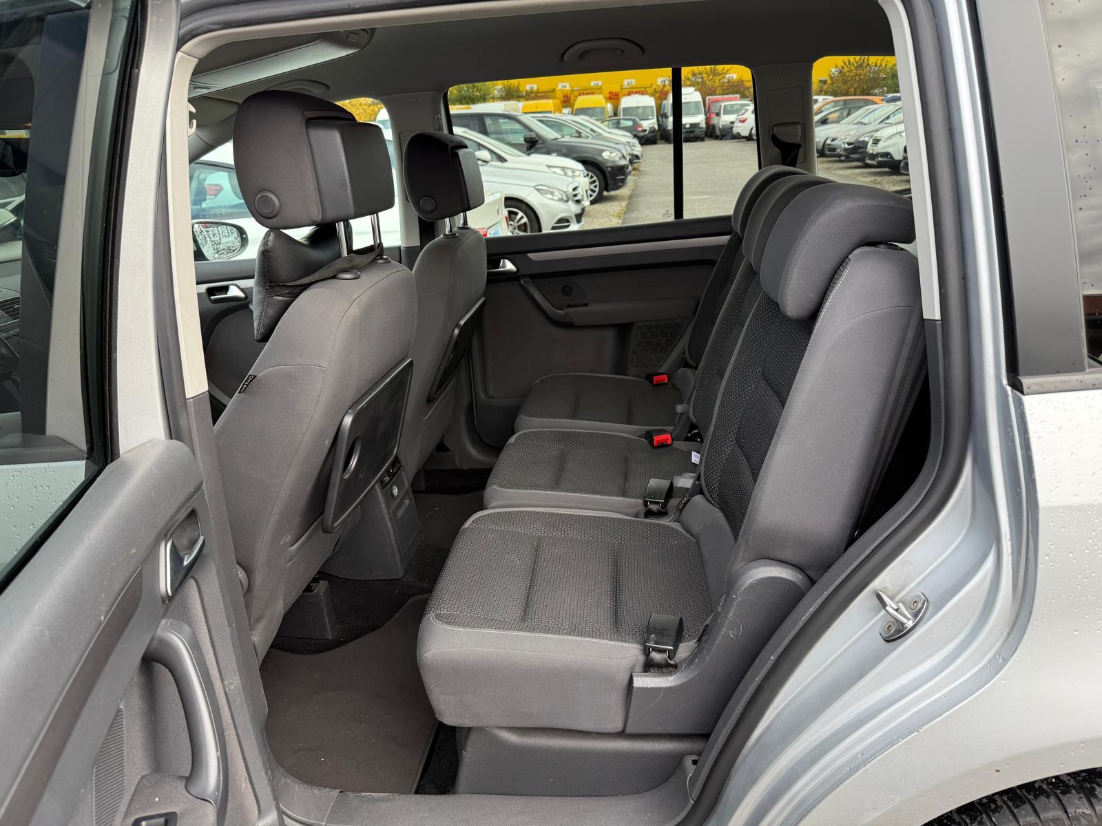VW Touran 2.0 TDI 140 Comfortline DSG-image-11