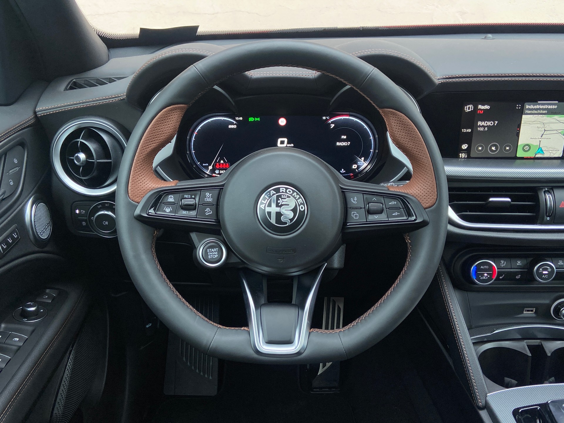 ALFA ROMEO Stelvio 2.0 Intensa Sky Q4 AT8-image-10