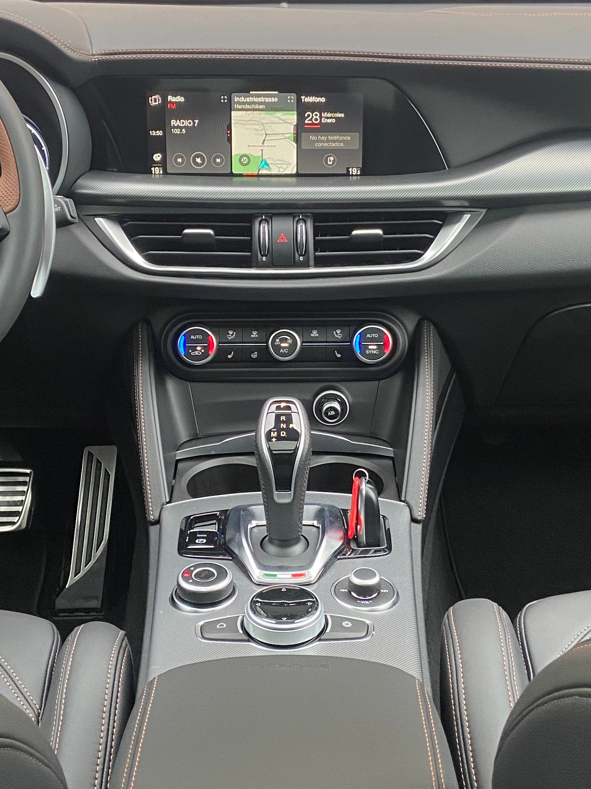 ALFA ROMEO Stelvio 2.0 Intensa Sky Q4 AT8-image-11