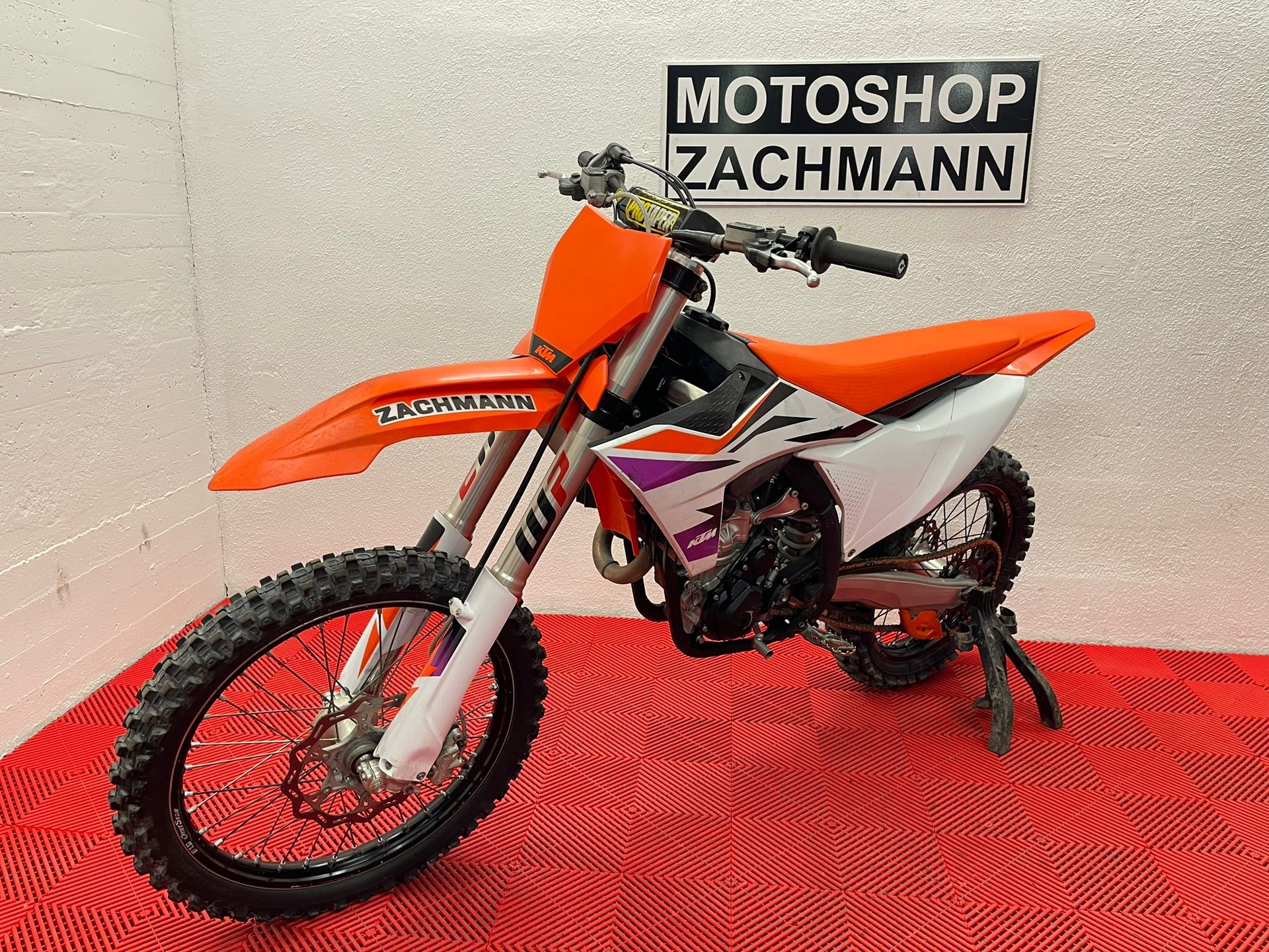 KTM 250 SX-F 2024-showroom-element-2