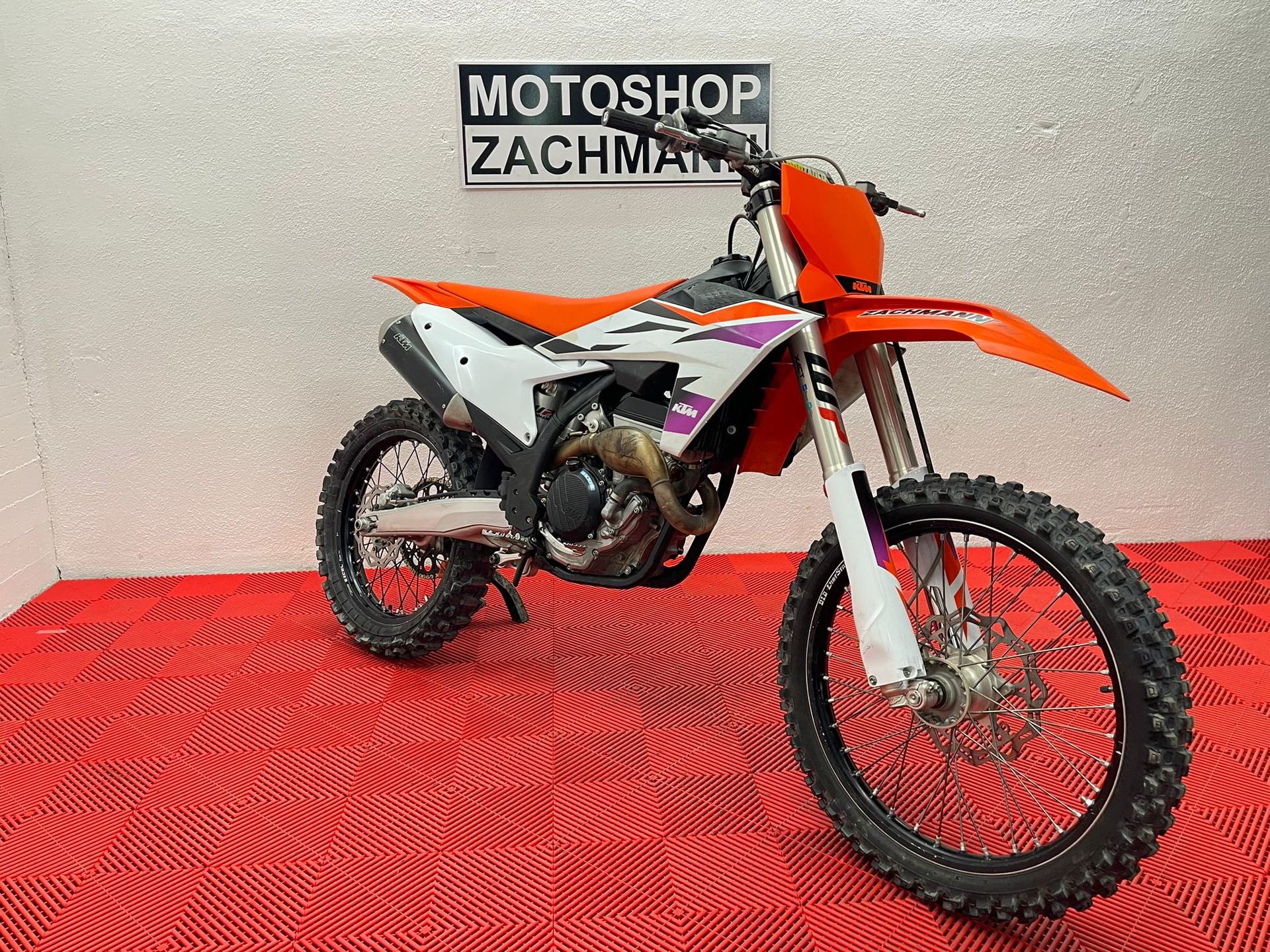 KTM 250 SX-F 2024-showroom-element-1