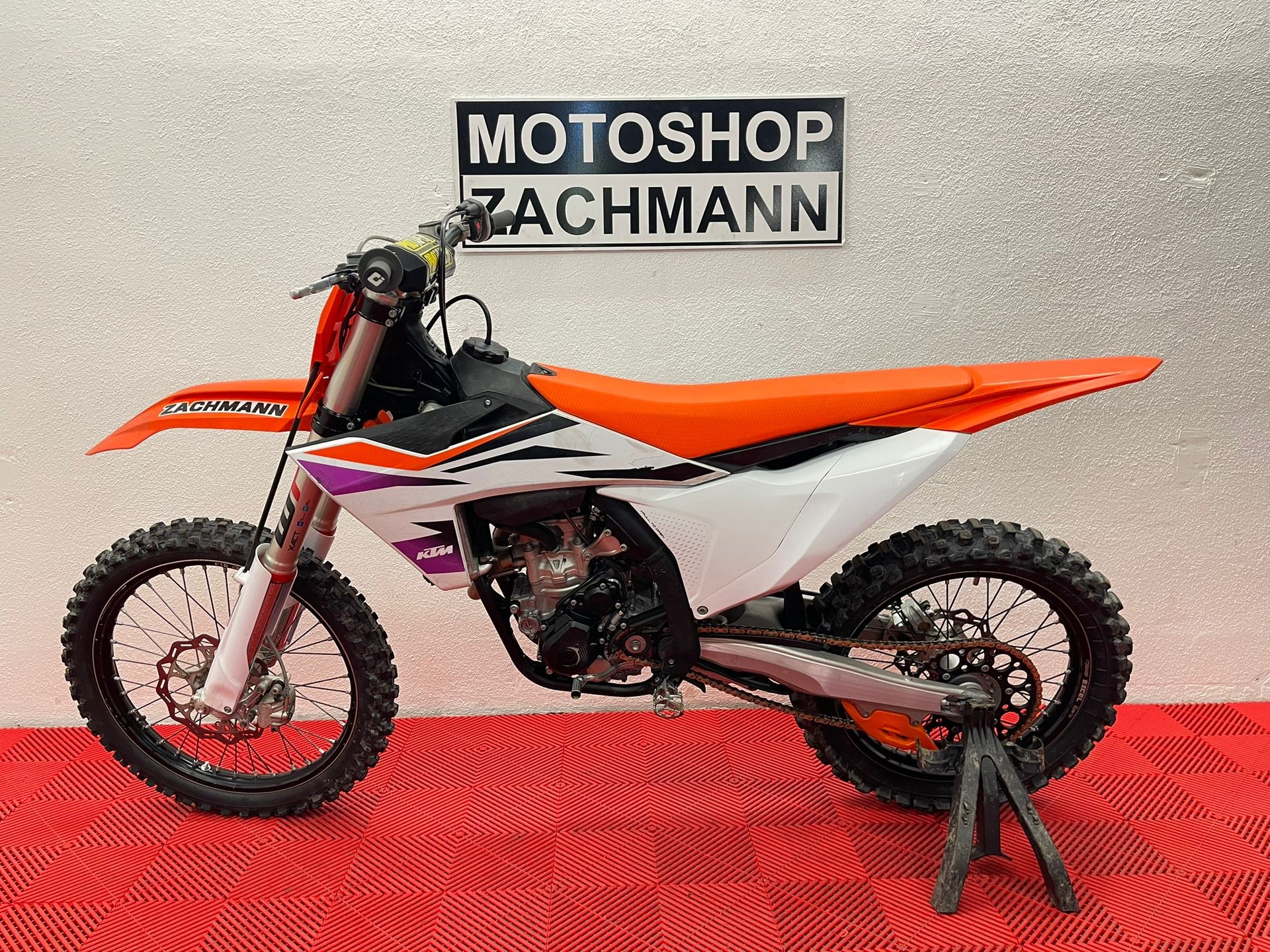 KTM 250 SX-F 2024-showroom-element-3