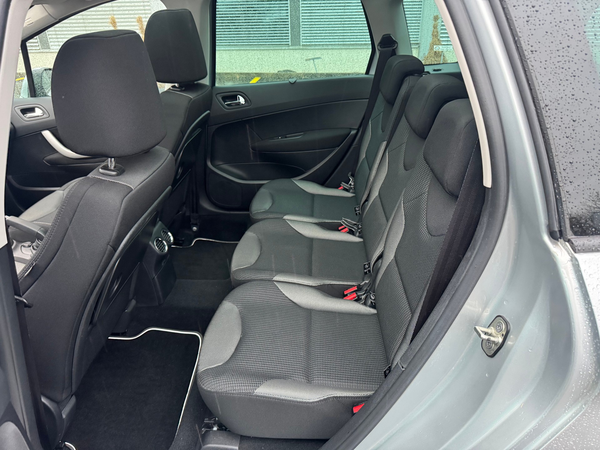 PEUGEOT 308 SW 1.6 16V Turbo Millesim 200-image-8