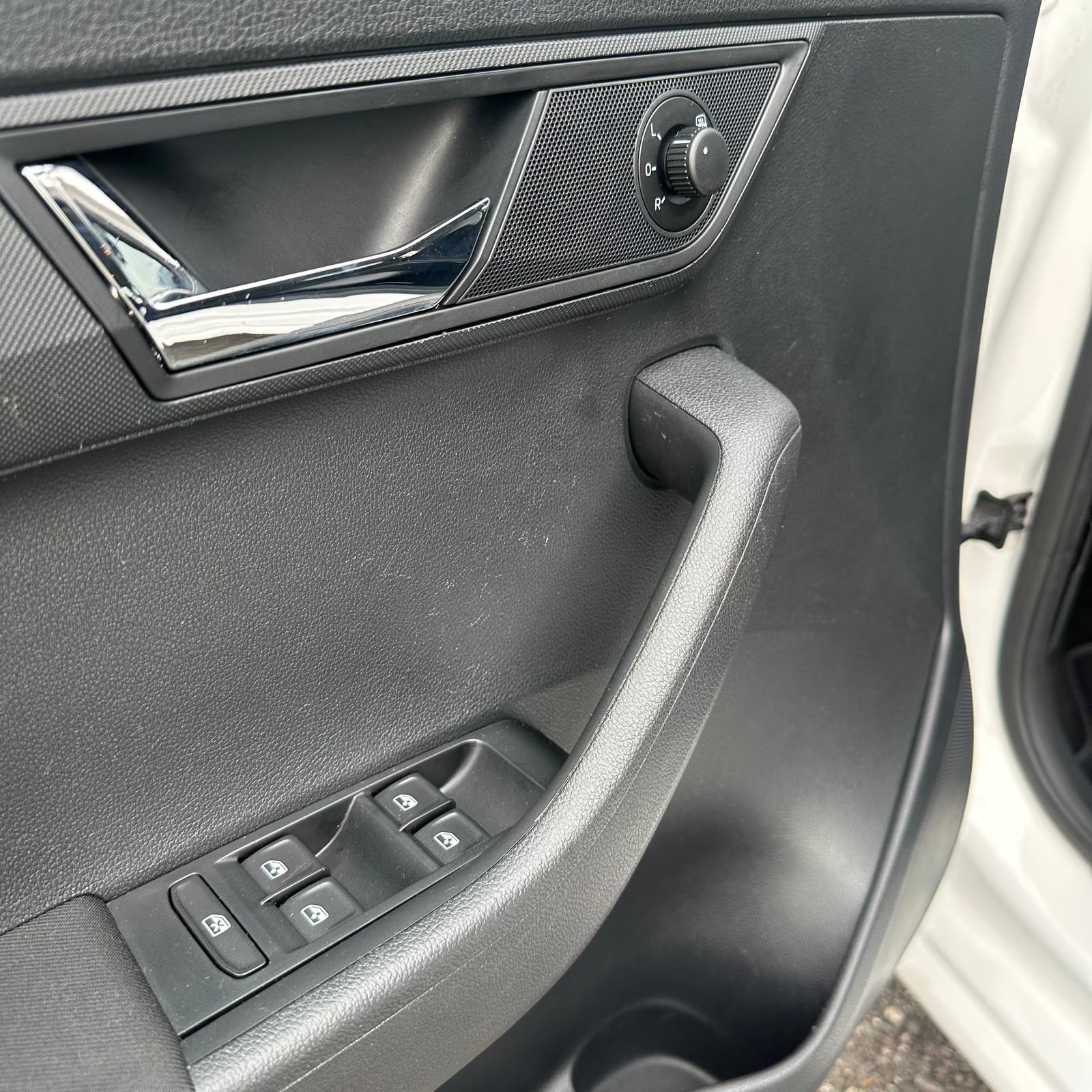 SKODA Fabia 1.0 TSI Ambition DSG-image-25