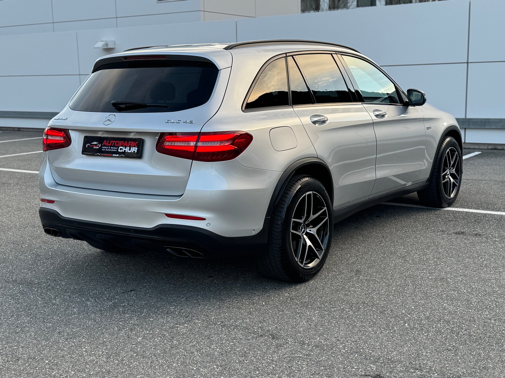 MERCEDES-BENZ GLC 43 AMG 4Matic 9G-Tronic-image-4