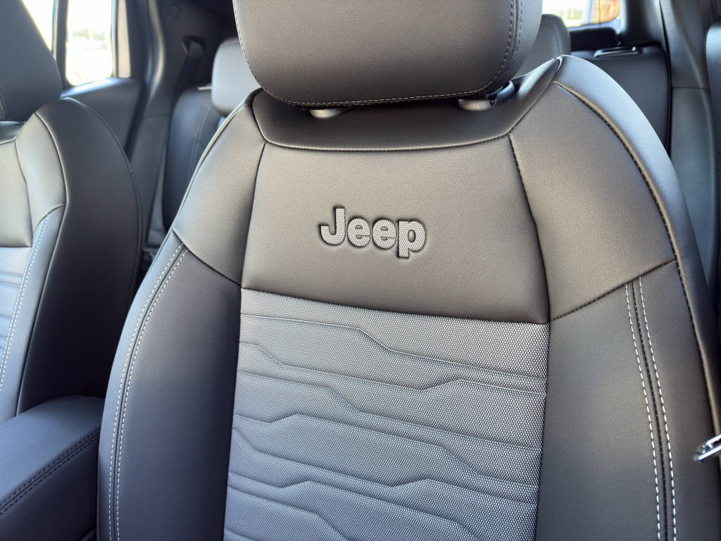 JEEP Avenger 1.2 MHEV Upland Plus 4xe-image-12