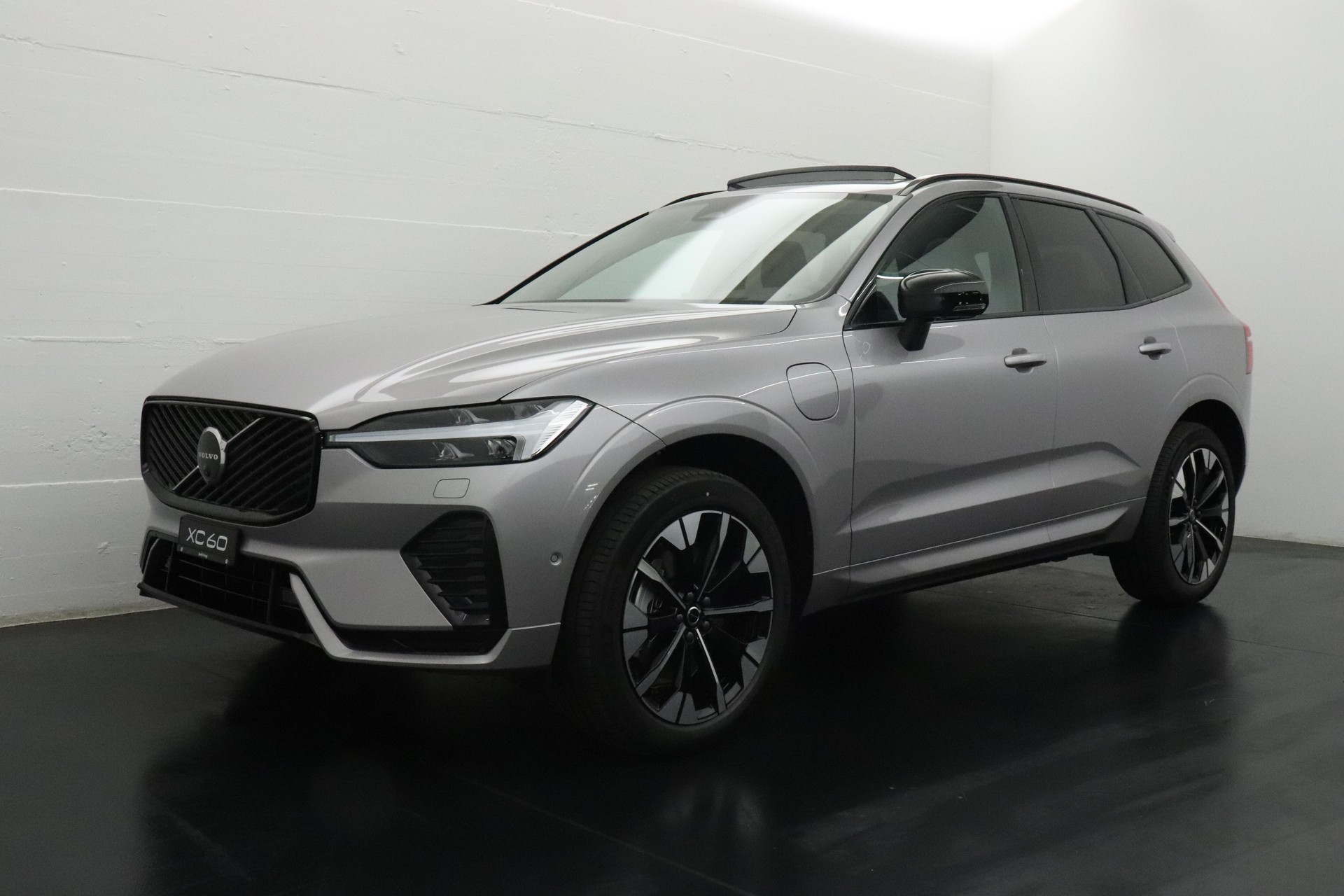 VOLVO XC60 2.0 T8 TE Ultra Dark eAWD-showroom-element-1
