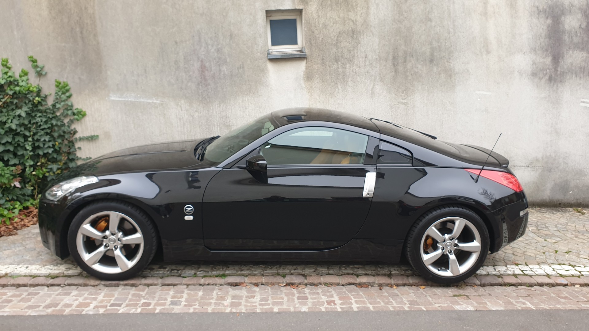 NISSAN 350 Z Pack-showroom-element-2