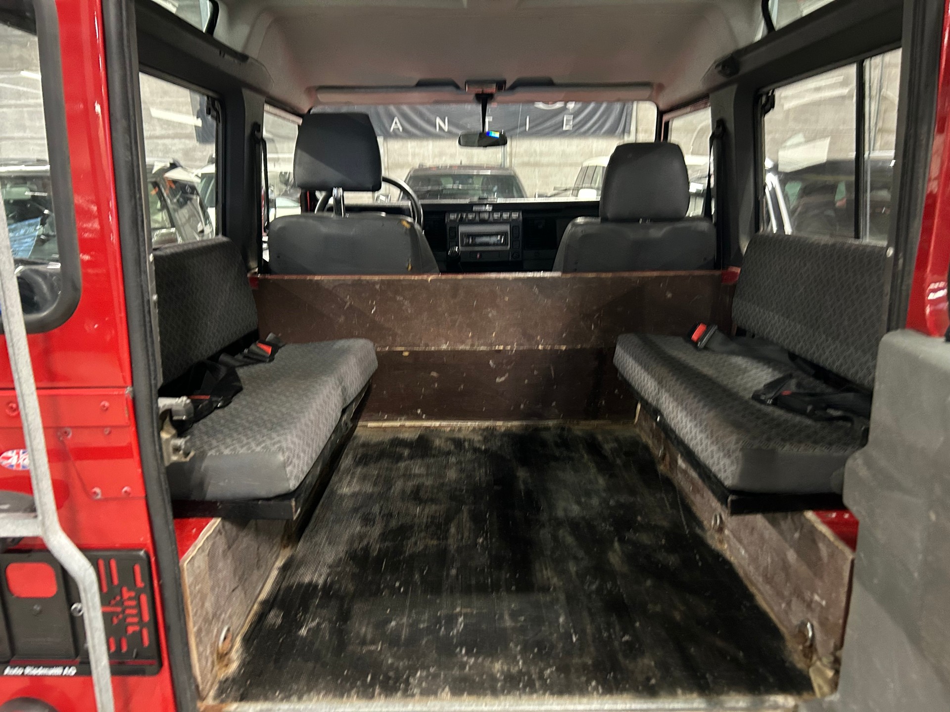 LAND ROVER Defender 90 SW 2.5 Td5-image-13