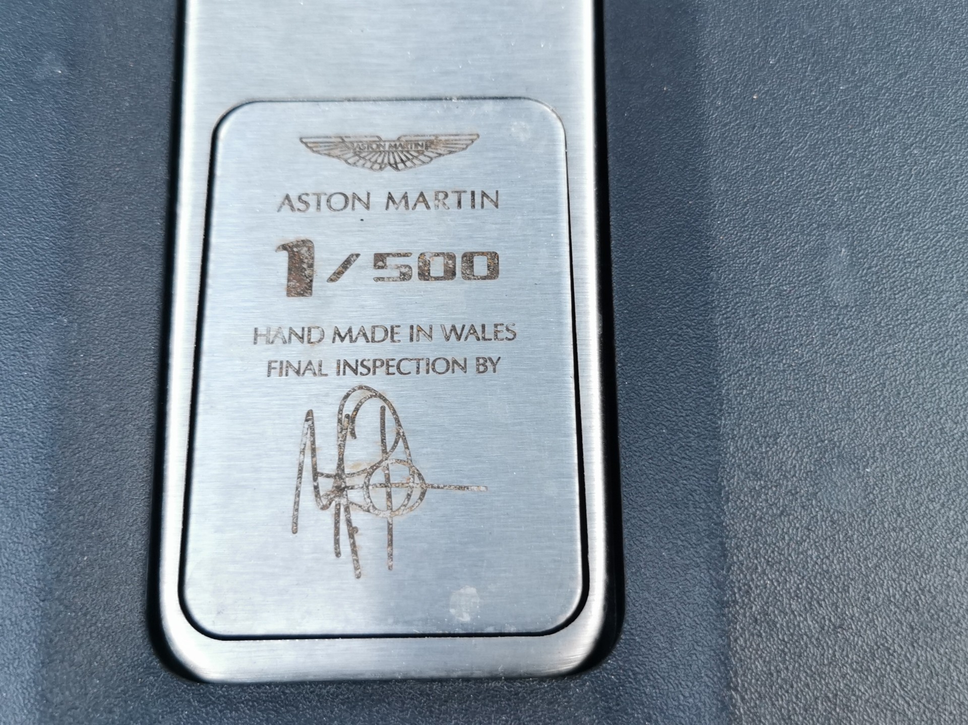 ASTON MARTIN DBX 4.0 V8-image-15