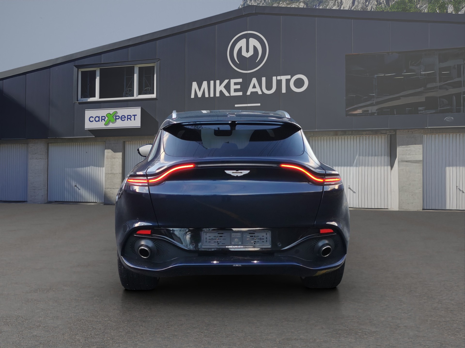 ASTON MARTIN DBX 4.0 V8-image-4