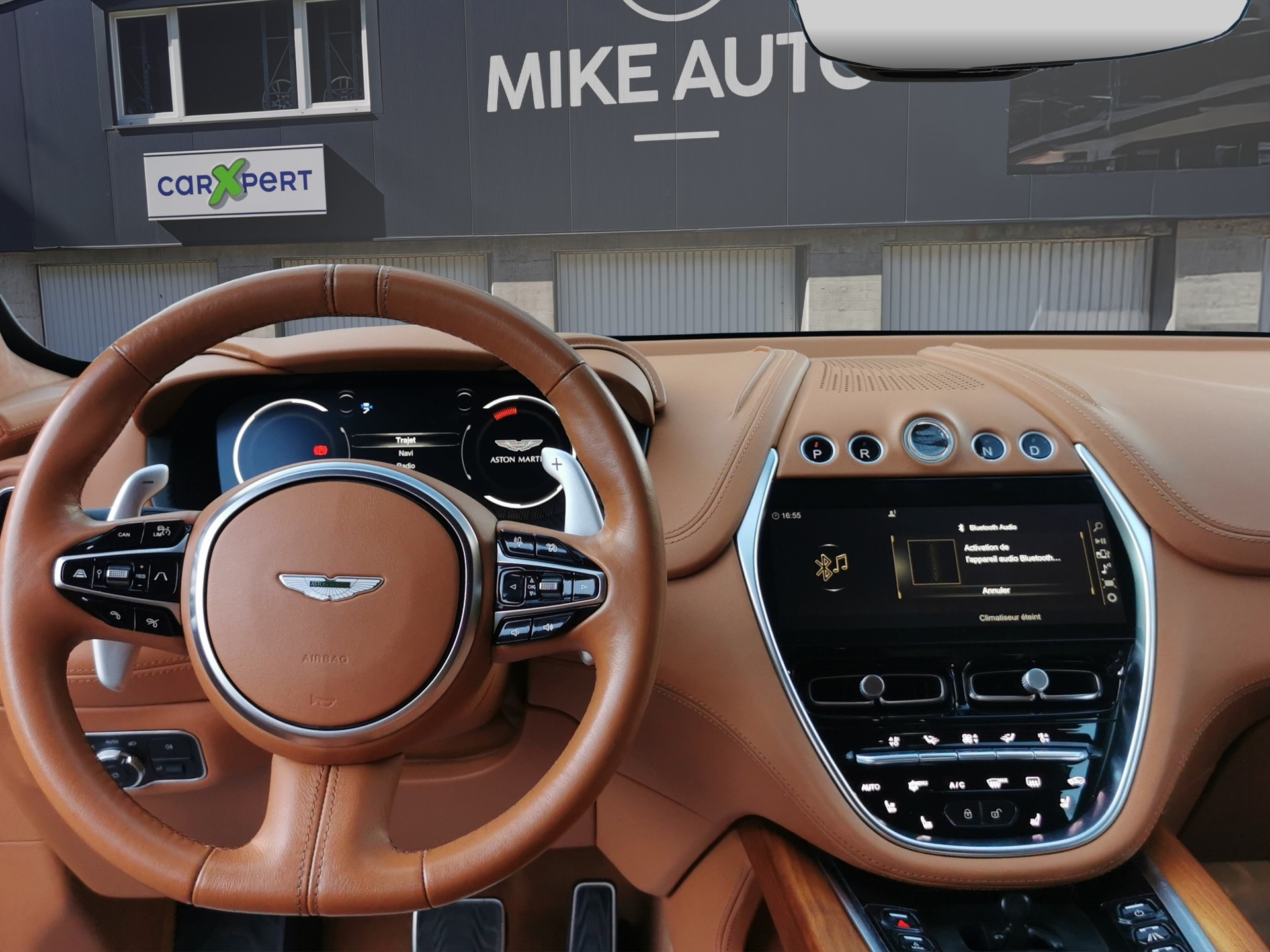 ASTON MARTIN DBX 4.0 V8-image-8