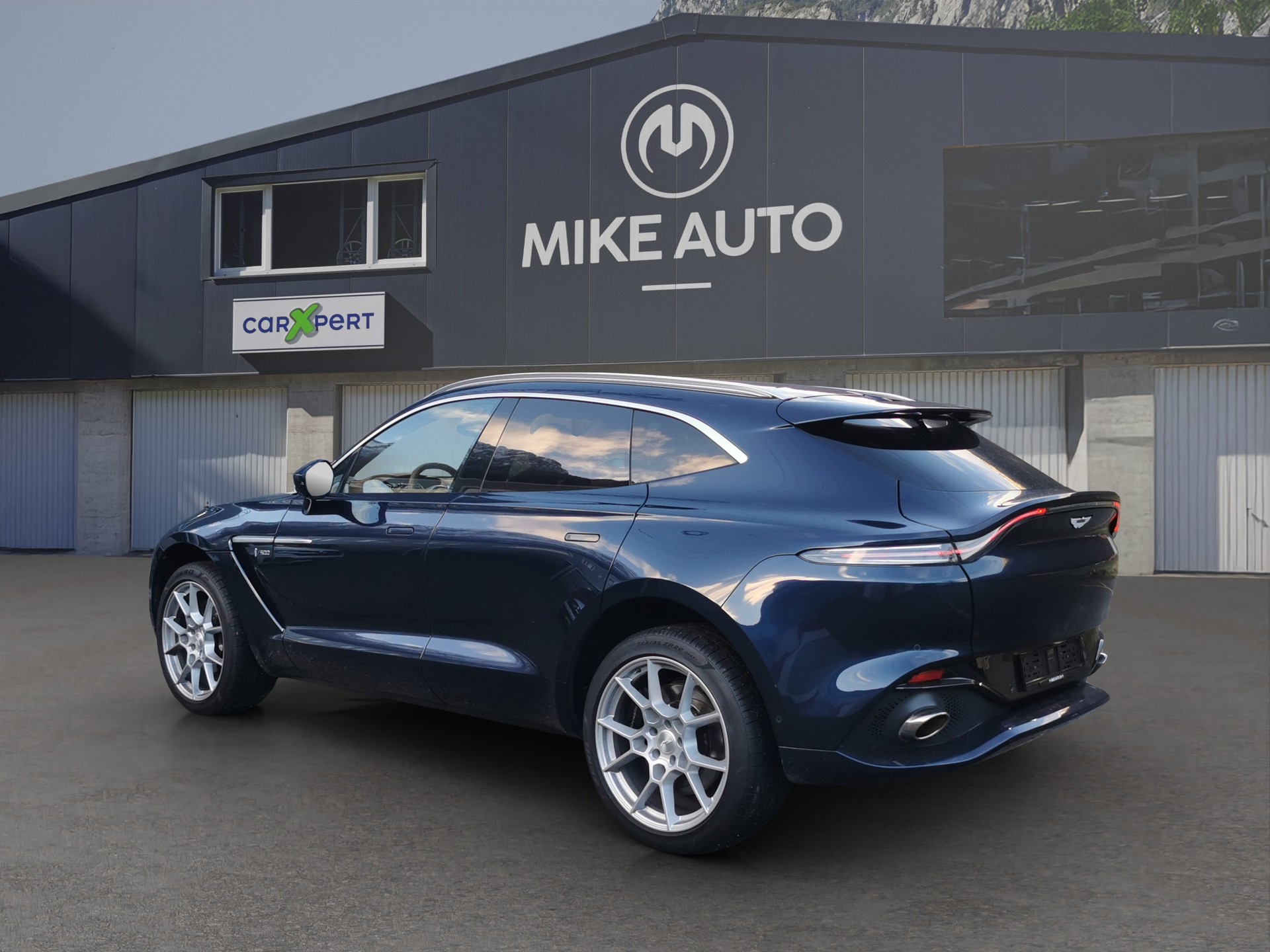 ASTON MARTIN DBX 4.0 V8-image-3