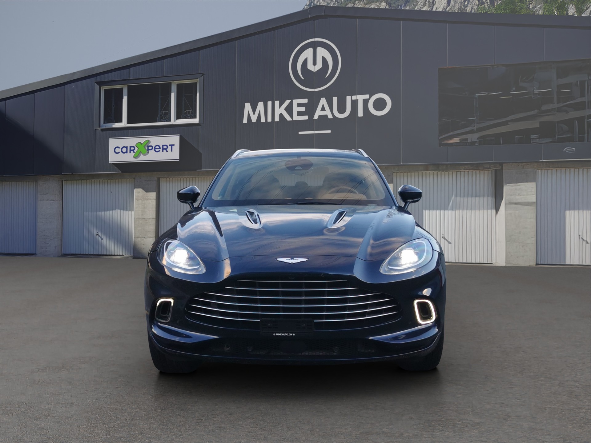 ASTON MARTIN DBX 4.0 V8-image-2