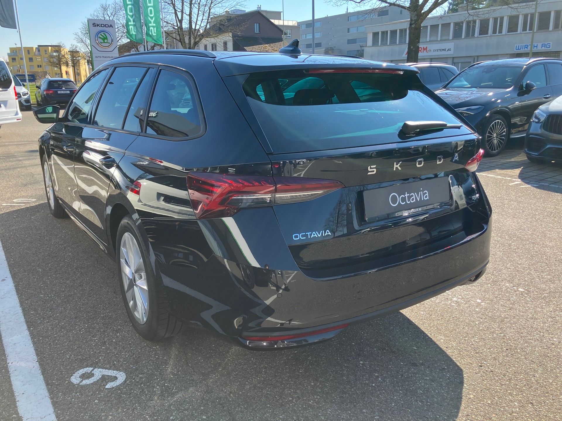 SKODA Octavia Combi 2.0 TSI DSG Selection 4x4-image-4