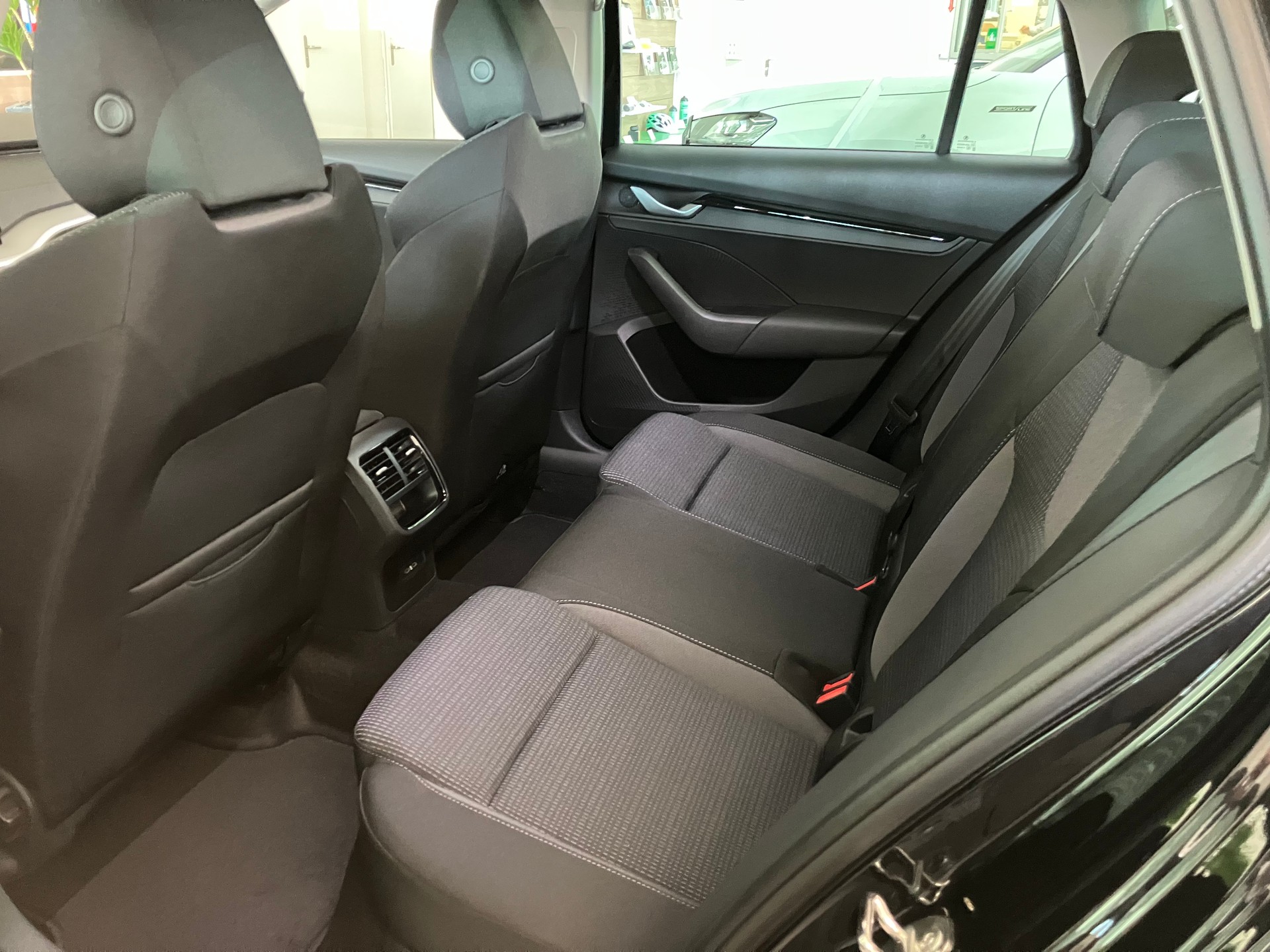 SKODA Octavia Combi 2.0 TSI DSG Selection 4x4-image-7
