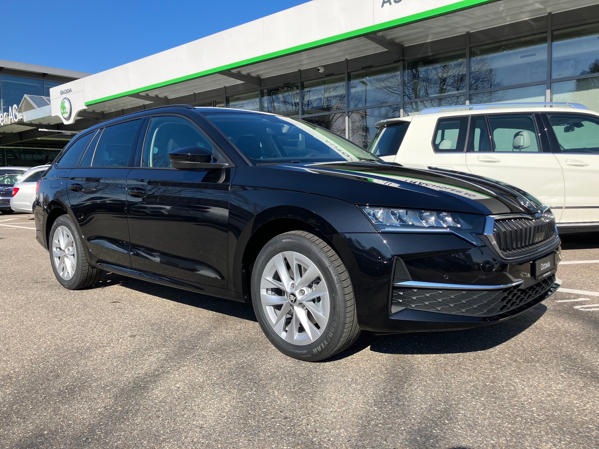 SKODA Octavia Combi 2.0 TSI DSG Selection 4x4-image-2