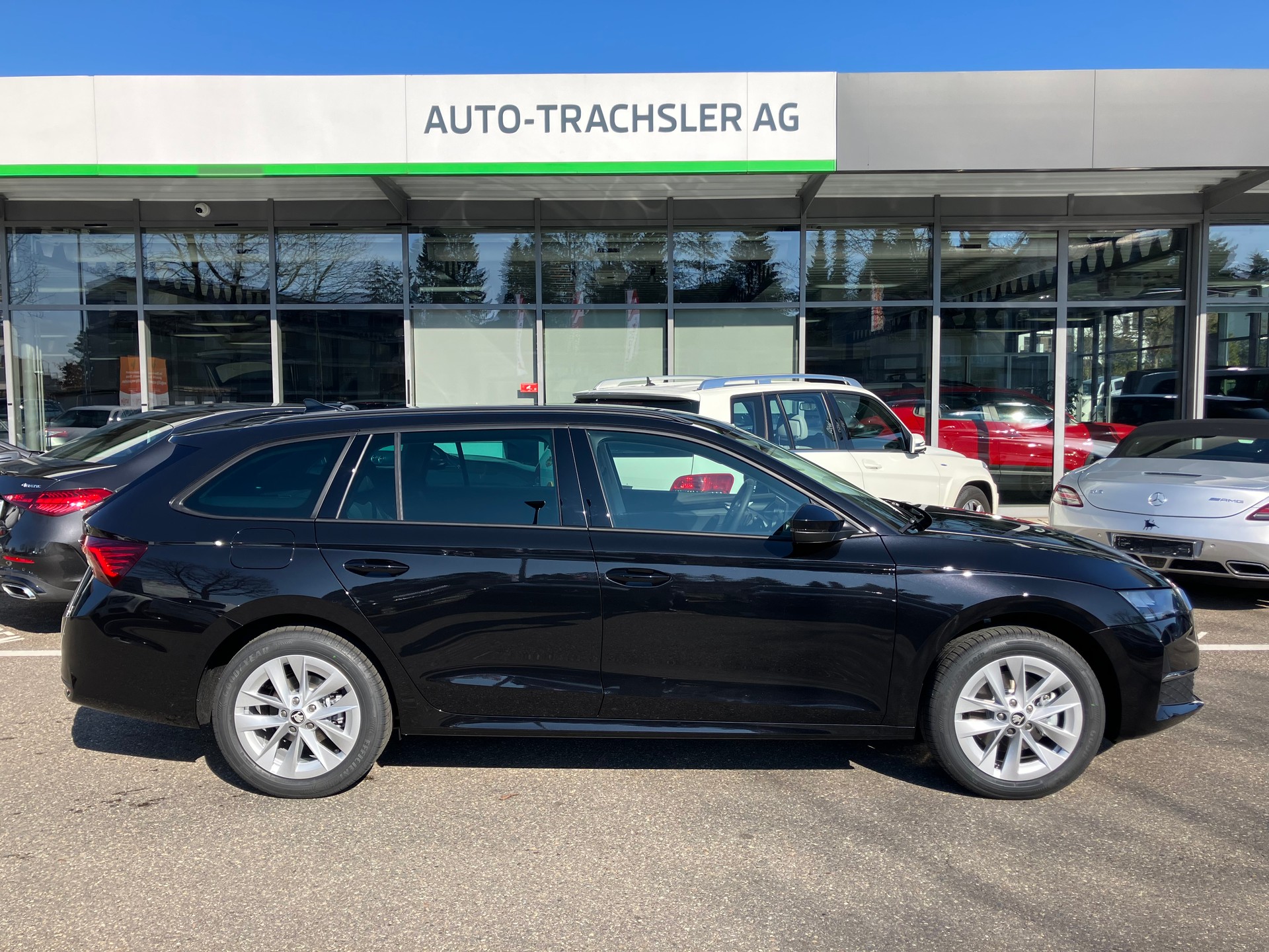 SKODA Octavia Combi 2.0 TSI DSG Selection 4x4-image-0