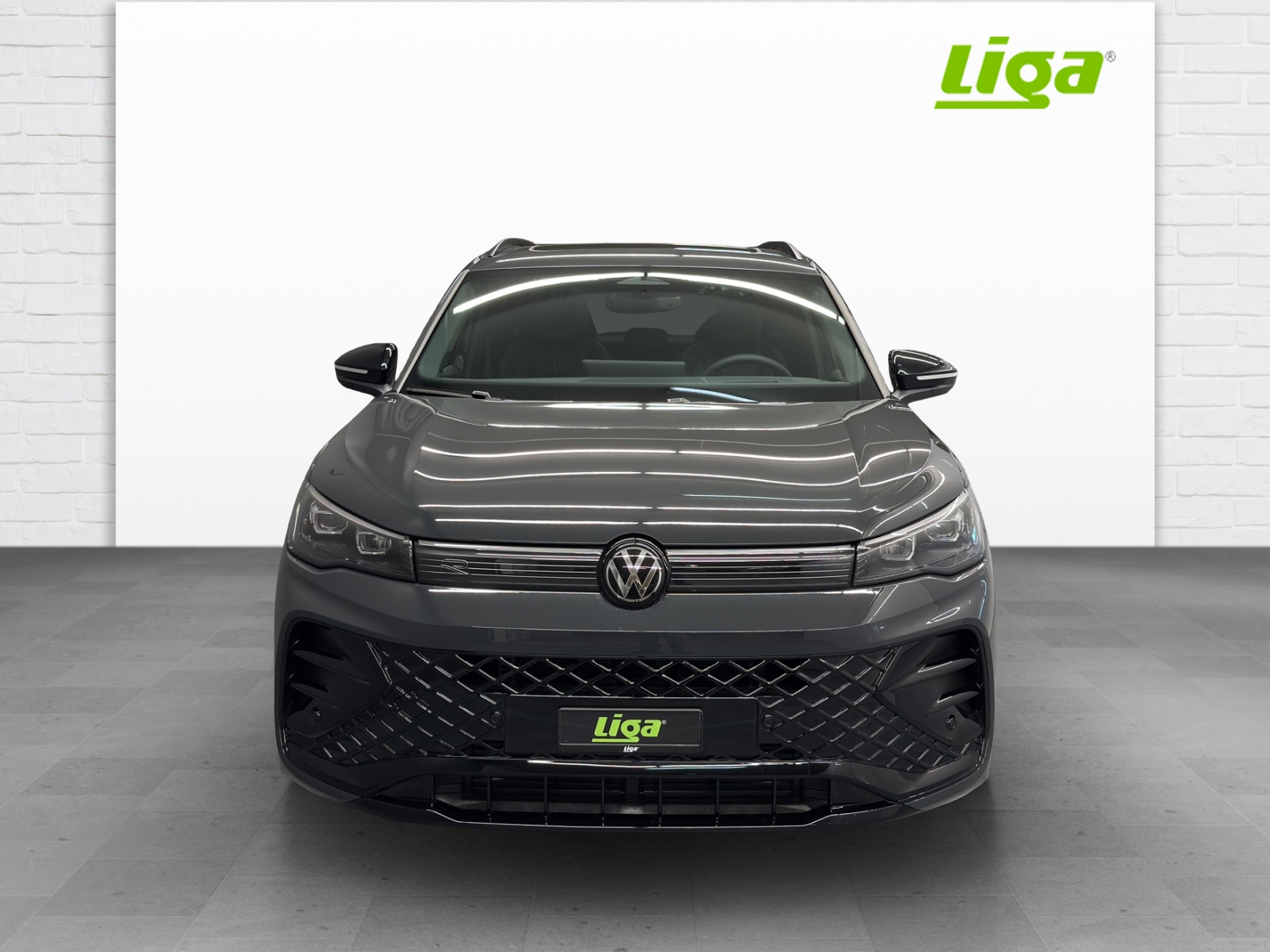 VW Tiguan 2.0 TSI R-Line DSG 4motion-image-2