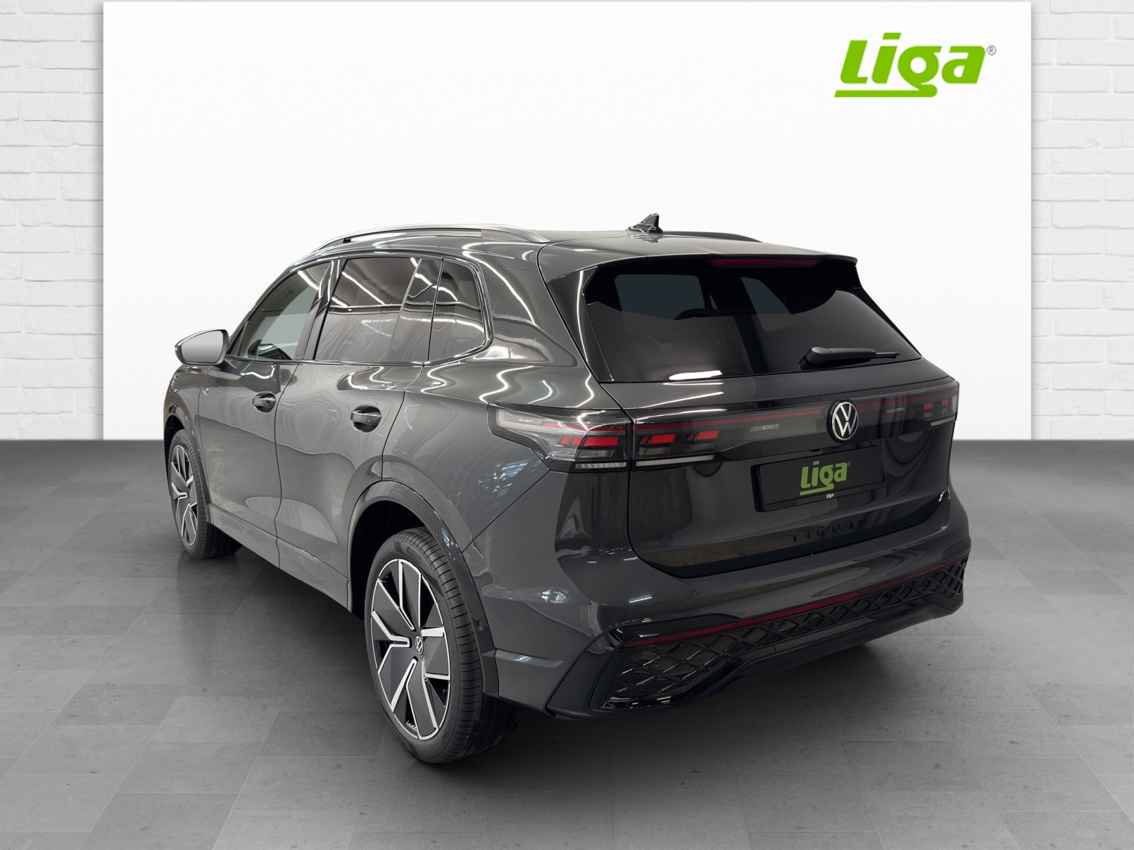 VW Tiguan 2.0 TSI R-Line DSG 4motion-image-3