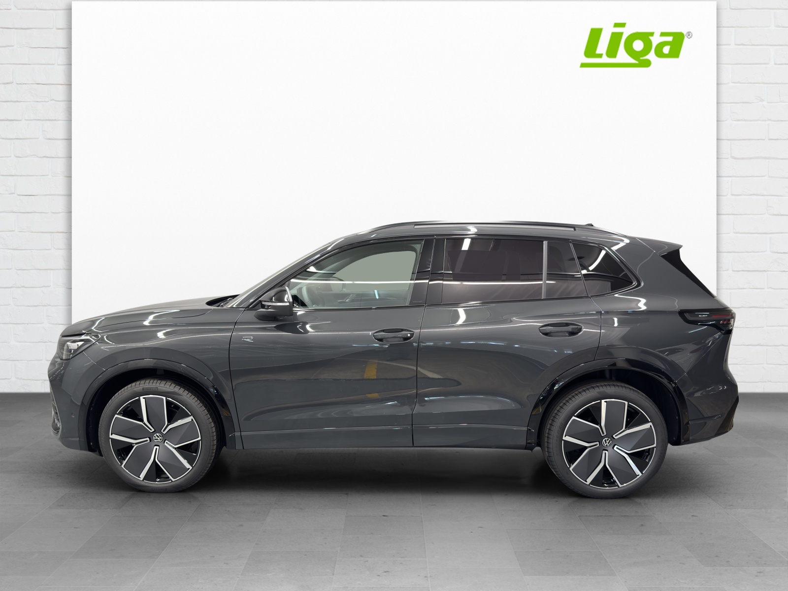 VW Tiguan 2.0 TSI R-Line DSG 4motion-image-0