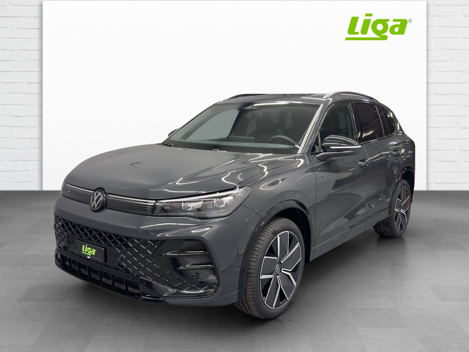 VW Tiguan 2.0 TSI R-Line DSG 4motion-image-1