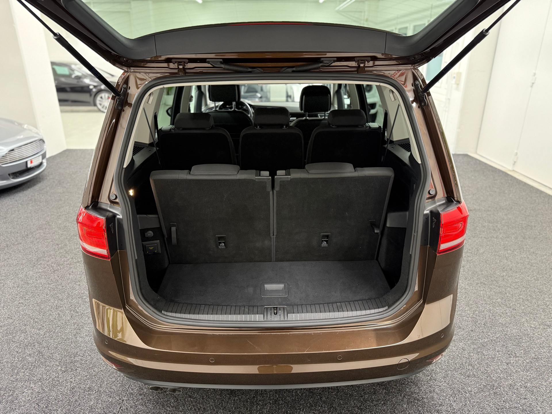VW Touran 2.0 TDI Highline DSG 7-Plätzer-image-6