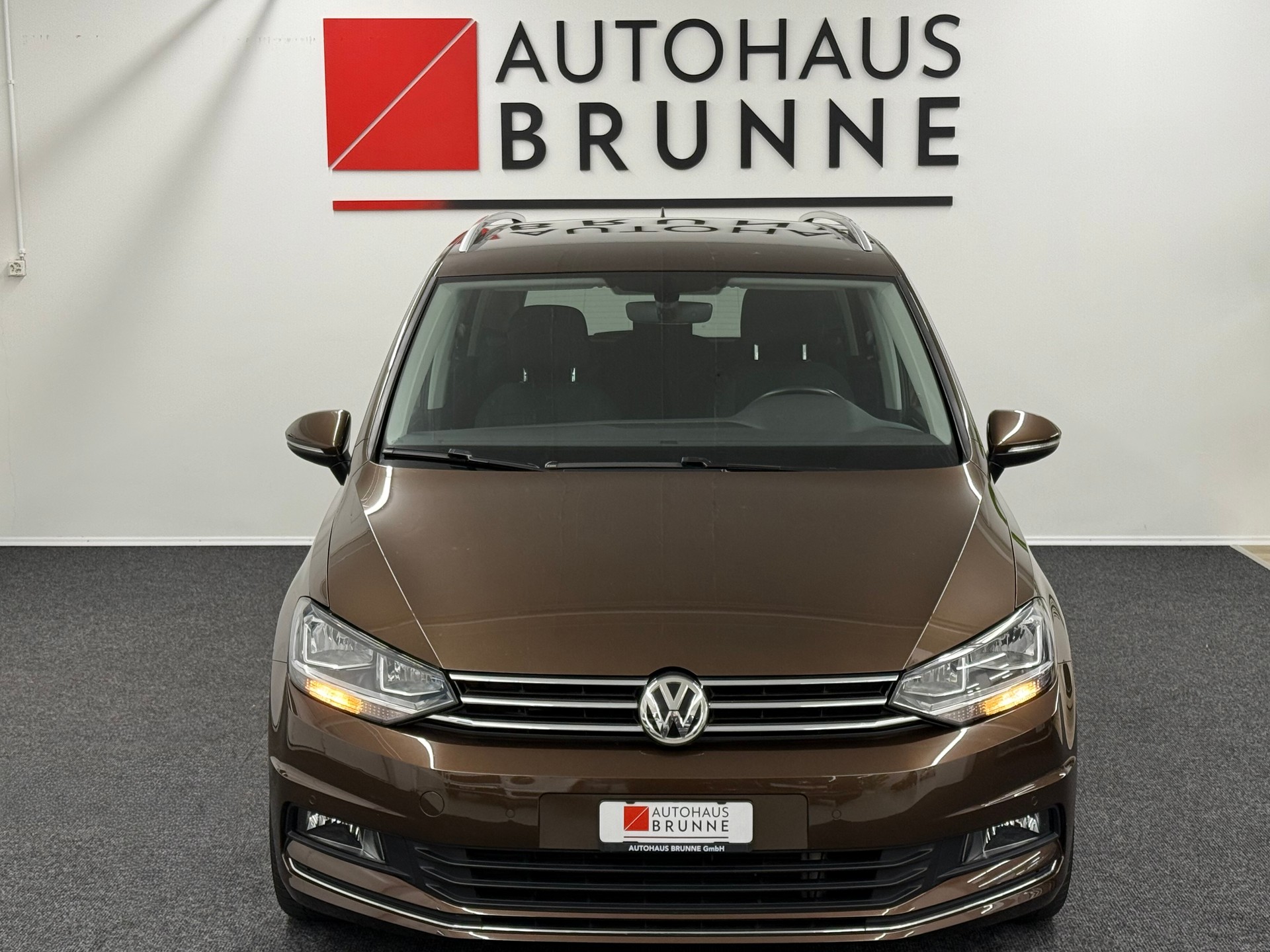 VW Touran 2.0 TDI Highline DSG 7-Plätzer-showroom-element-1