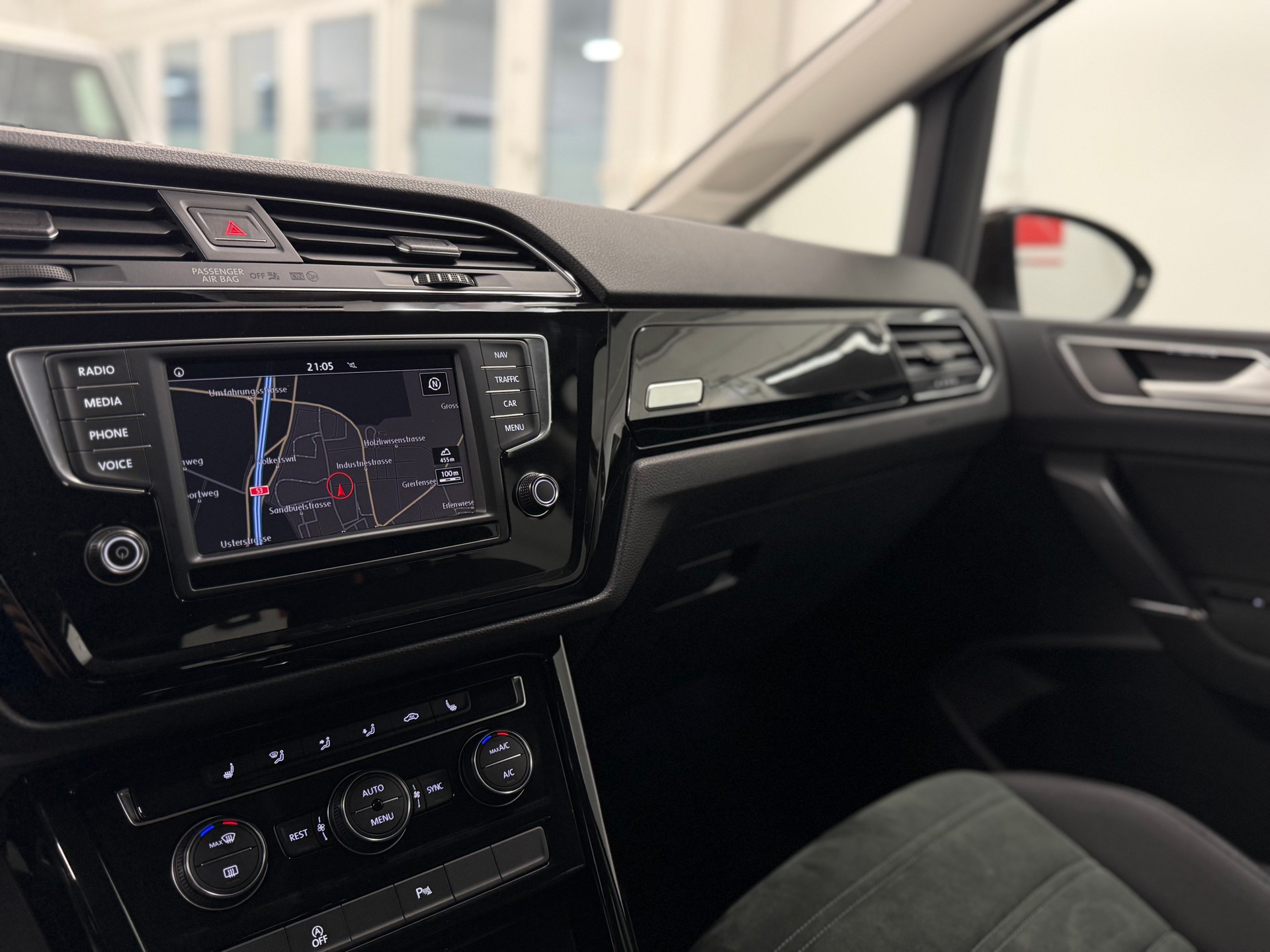 VW Touran 2.0 TDI Highline DSG 7-Plätzer-image-11
