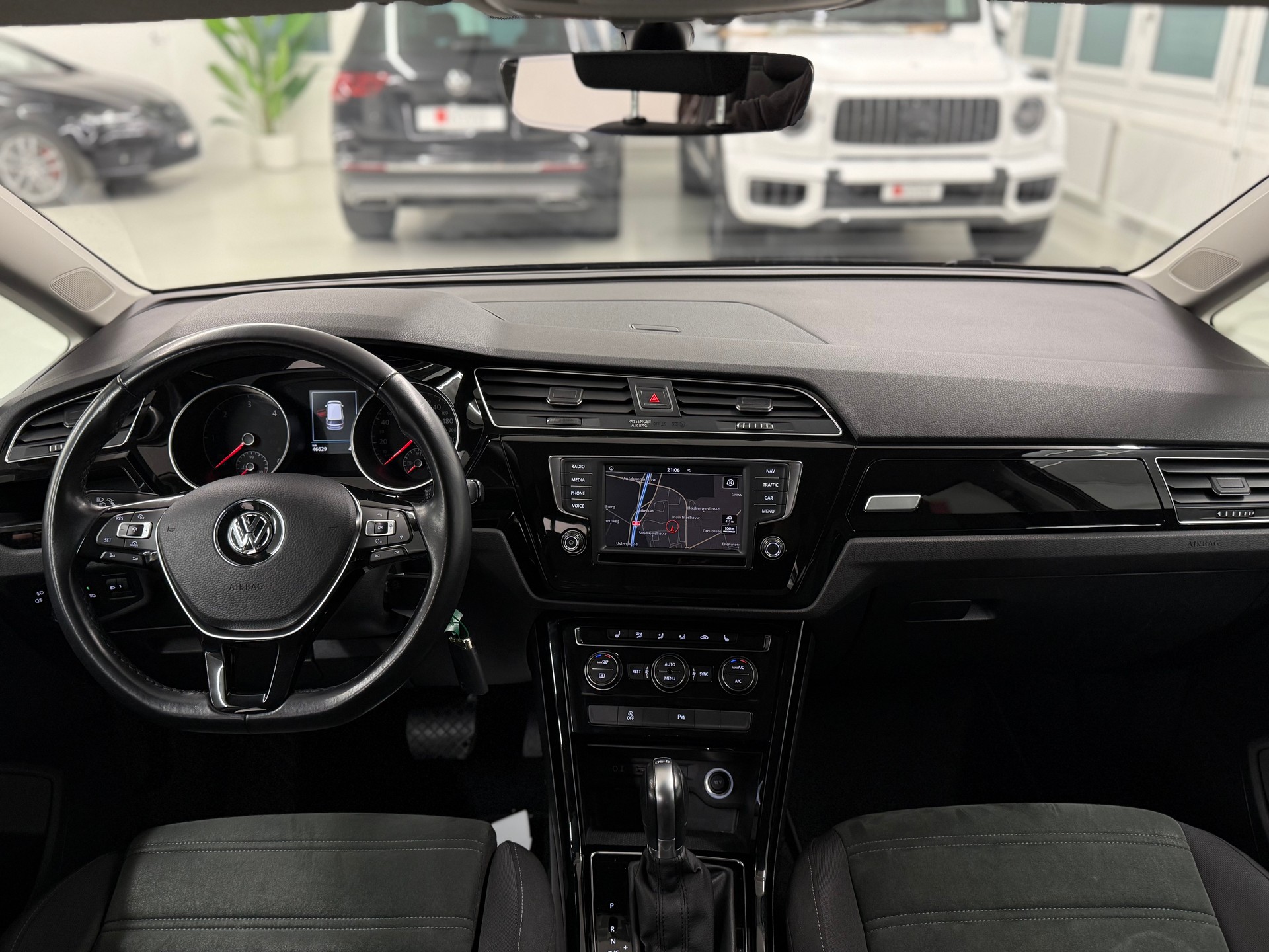 VW Touran 2.0 TDI Highline DSG 7-Plätzer-image-9