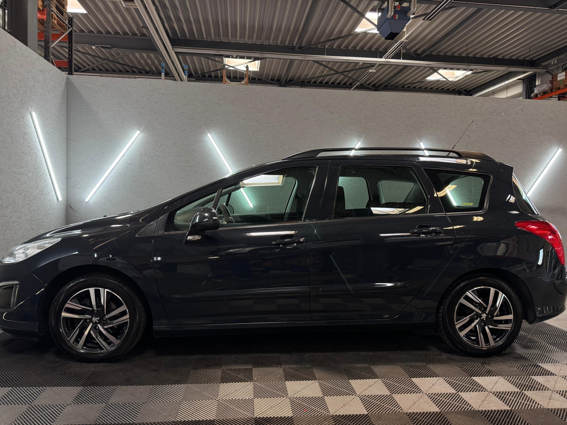 PEUGEOT 308 SW 1.6 HDI Allure EGS6-image-4