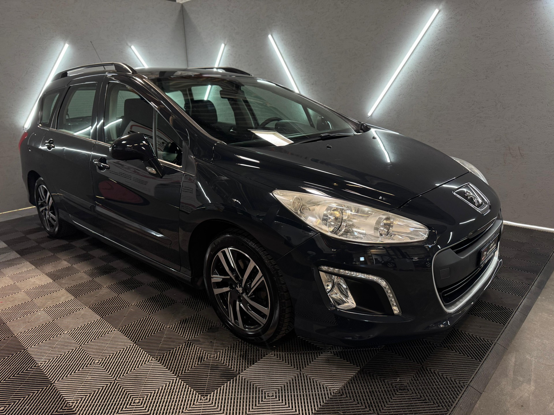 PEUGEOT 308 SW 1.6 HDI Allure EGS6-image-1
