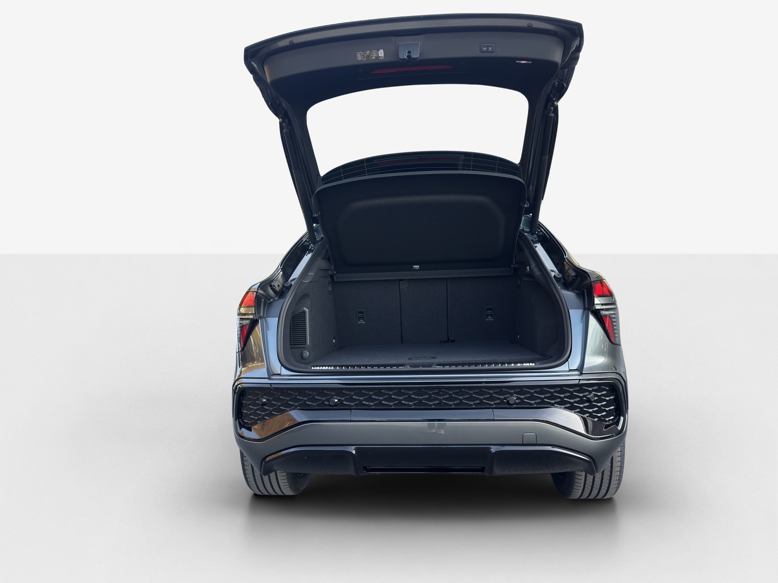 AUDI Q3 Sportback e-hybrid 200 kW S tronig-image-12