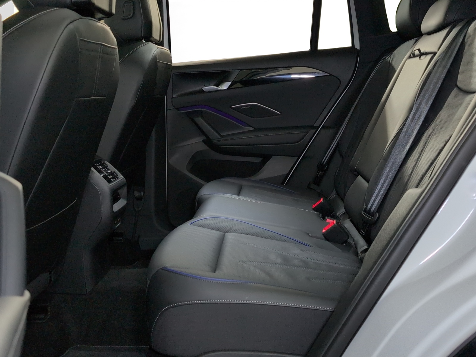 VW Tiguan 2.0 TSI DSG R-Line 4Motion-image-11