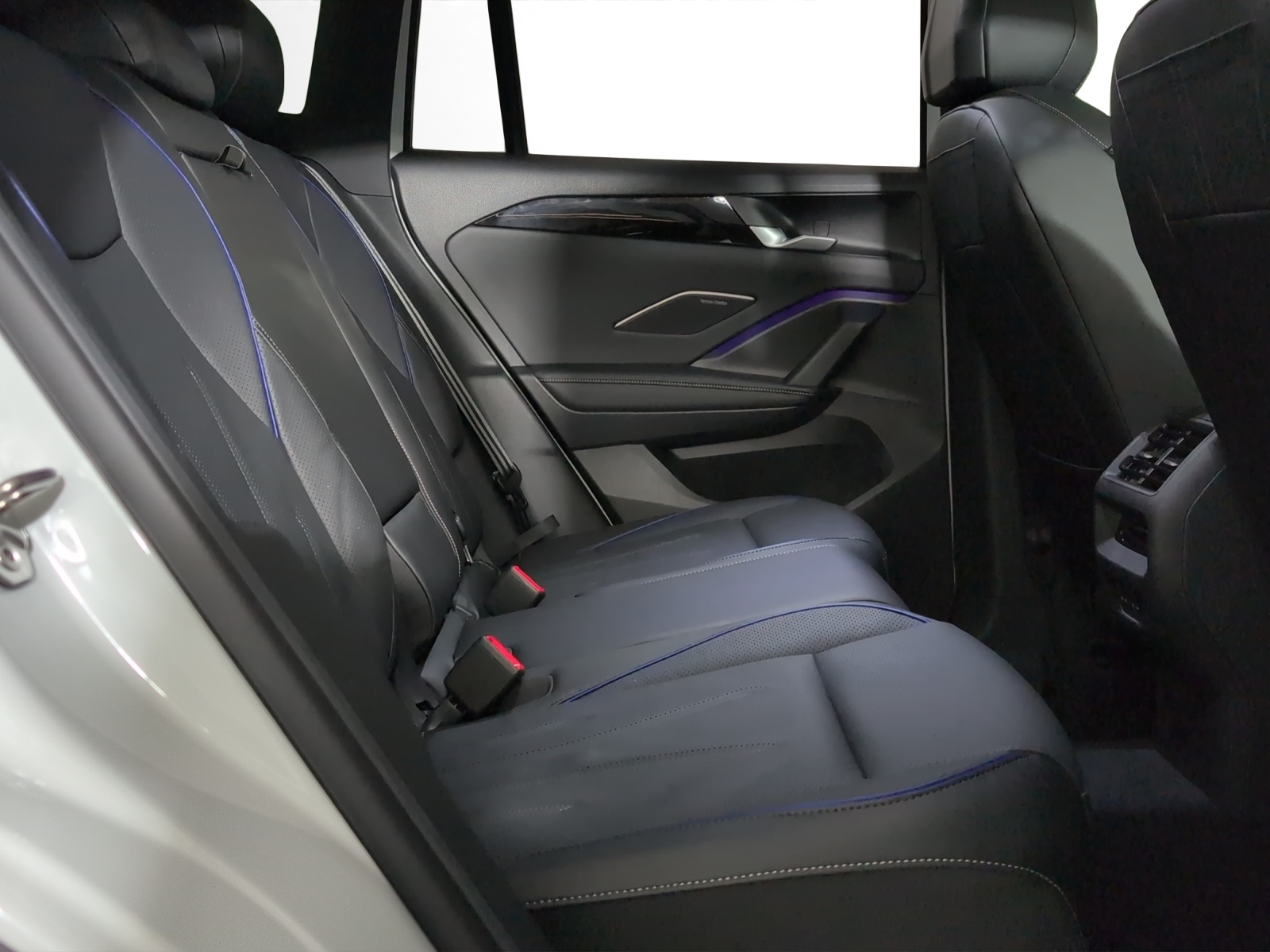 VW Tiguan 2.0 TSI DSG R-Line 4Motion-image-12
