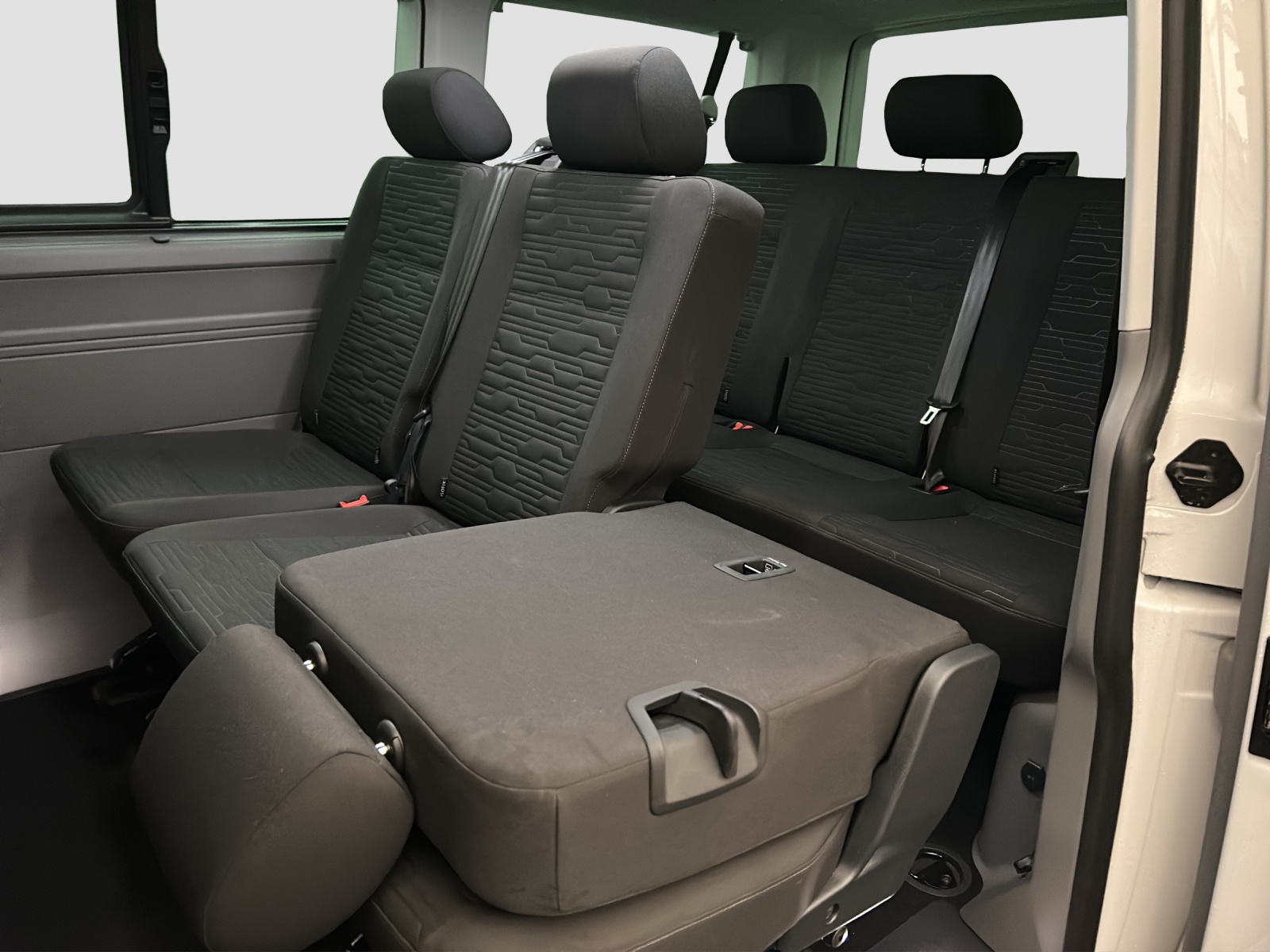 VW T6.1 Caravelle 2.0 TDI Comfortline Liberty DSG - Anhängevorrichtung - 9-Plätzer - Rückfahrkamera-image-6
