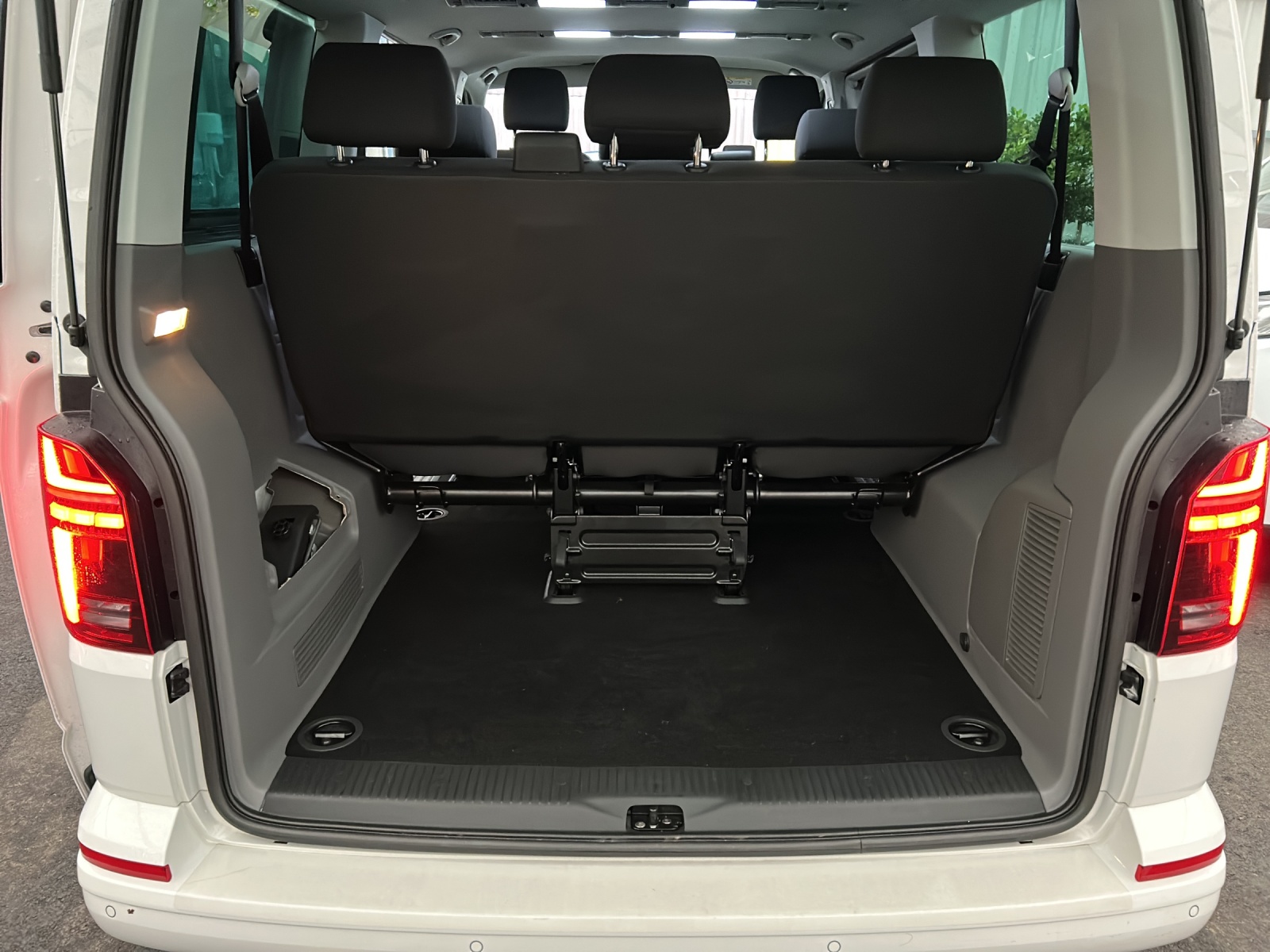 VW T6.1 Caravelle 2.0 TDI Comfortline Liberty DSG - Anhängevorrichtung - 9-Plätzer - Rückfahrkamera-image-9