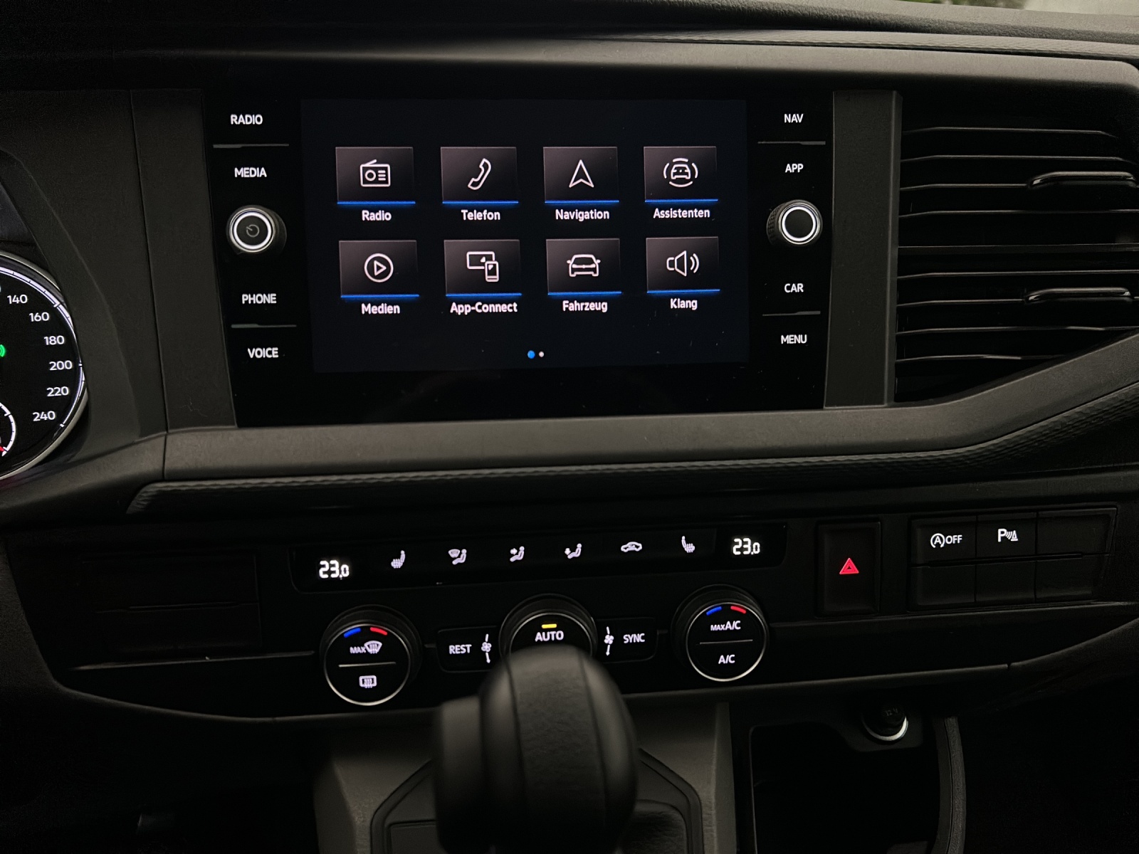 VW T6.1 Caravelle 2.0 TDI Comfortline Liberty DSG - Anhängevorrichtung - 9-Plätzer - Rückfahrkamera-image-11