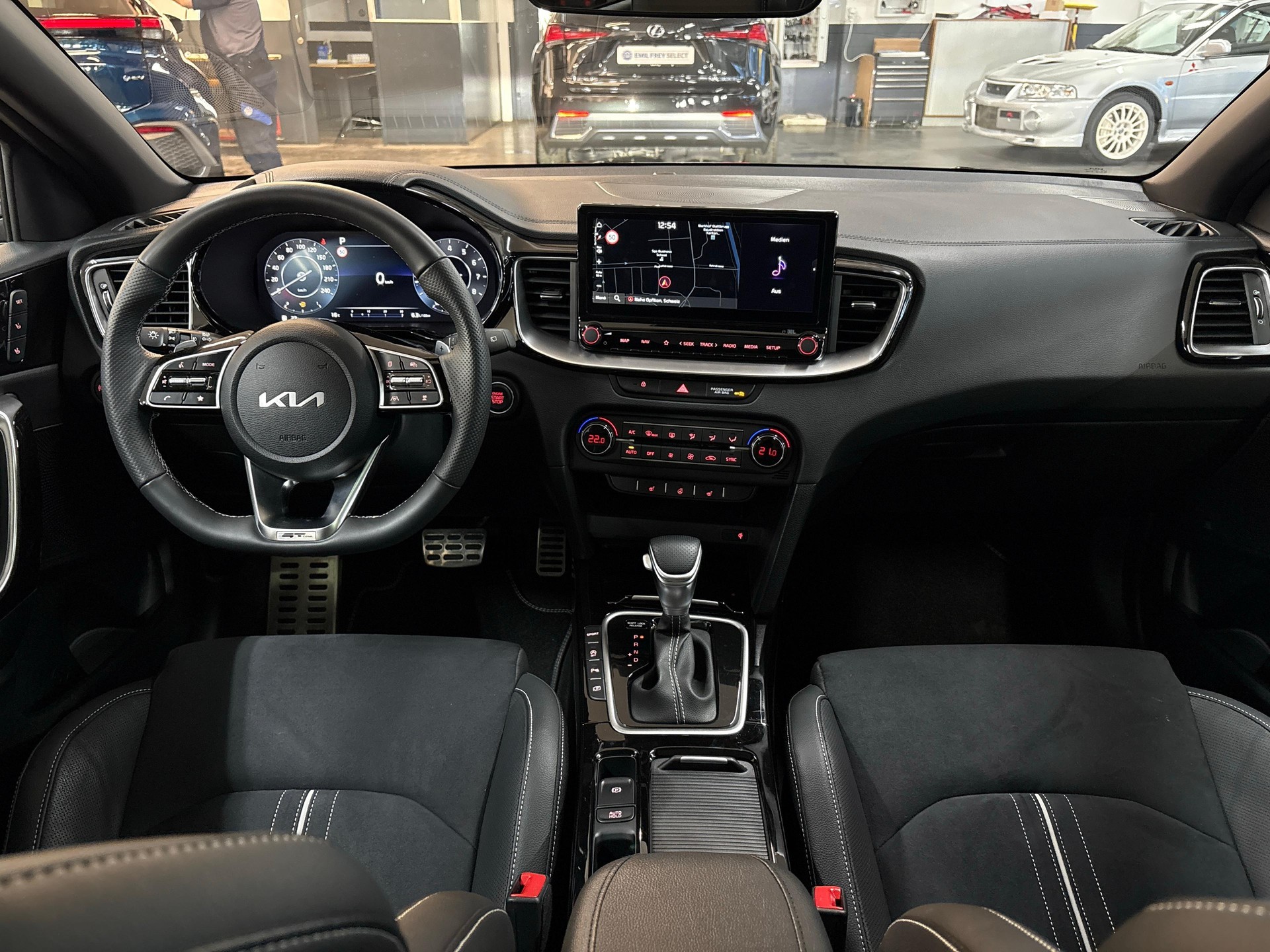 KIA Ceed 1.5 T-GDi GT-Line Edition-image-8