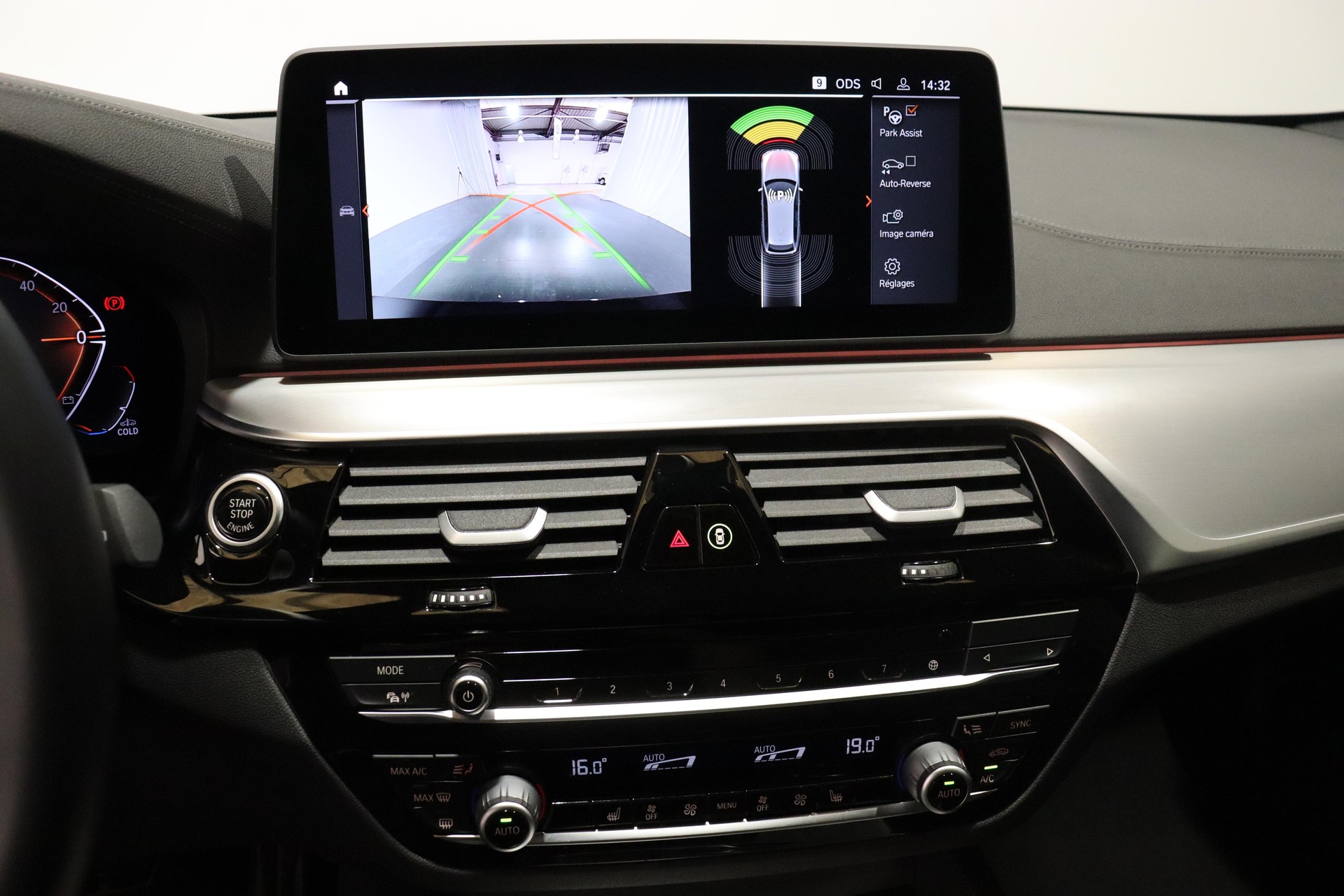 BMW 520d xDrive paddles Touring-image-16
