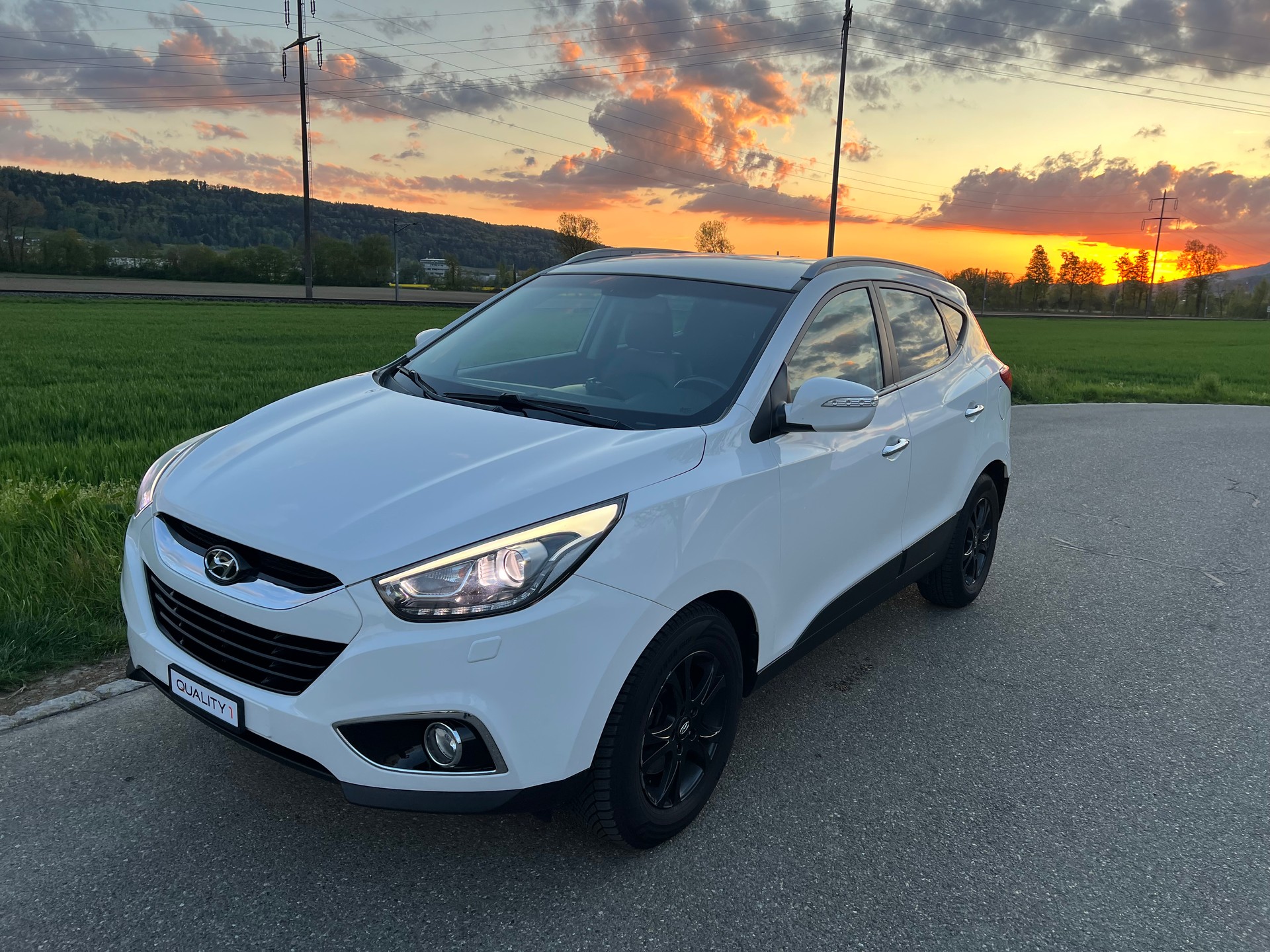 HYUNDAI iX 35 2.0 CRDi Premium 4WD Automatic-image-5
