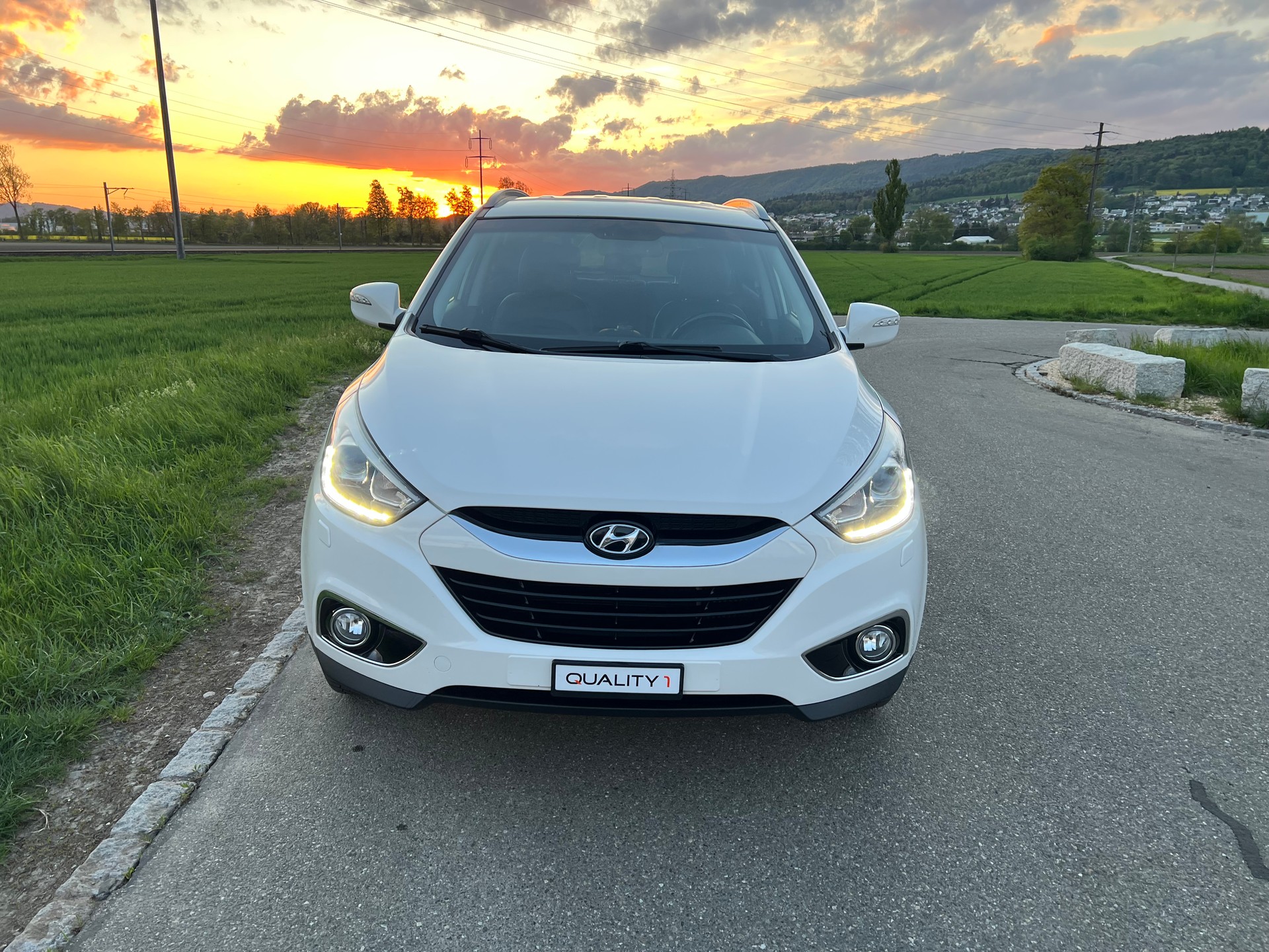 HYUNDAI iX 35 2.0 CRDi Premium 4WD Automatic-image-4