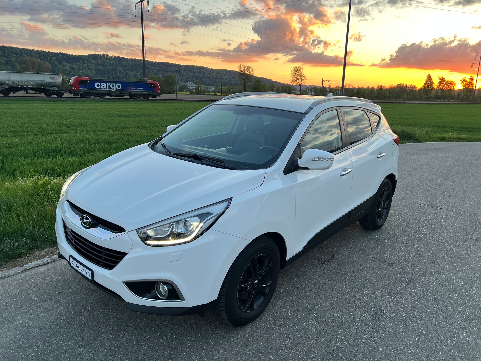 HYUNDAI iX 35 2.0 CRDi Premium 4WD Automatic-image-1