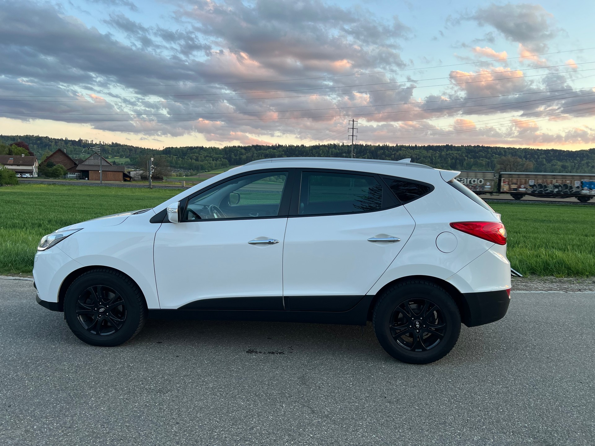 HYUNDAI iX 35 2.0 CRDi Premium 4WD Automatic-image-10