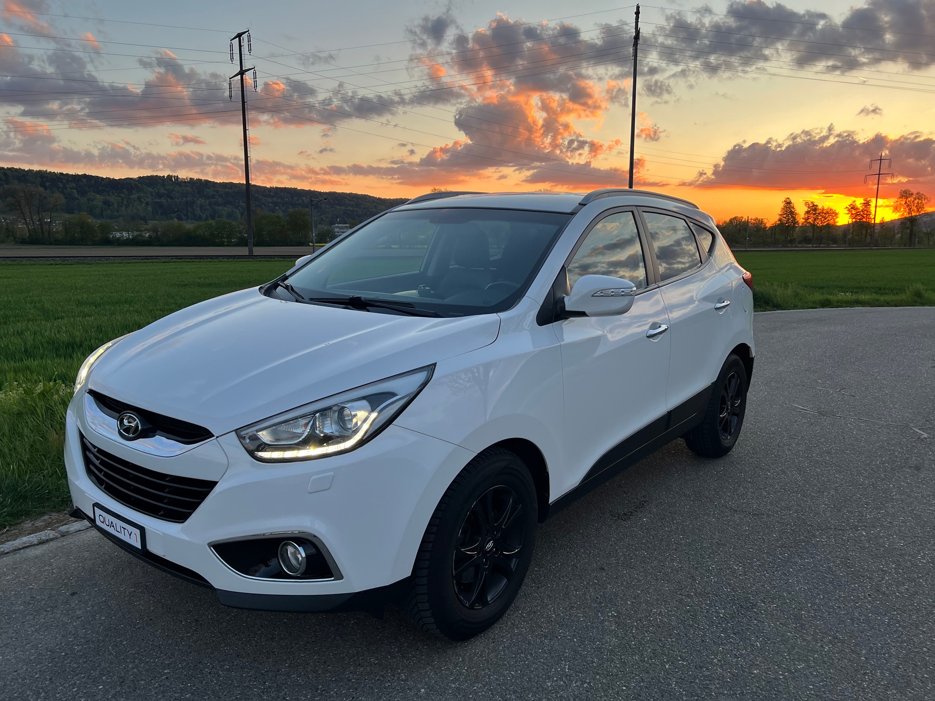 HYUNDAI iX 35 2.0 CRDi Premium 4WD Automatic-image-3