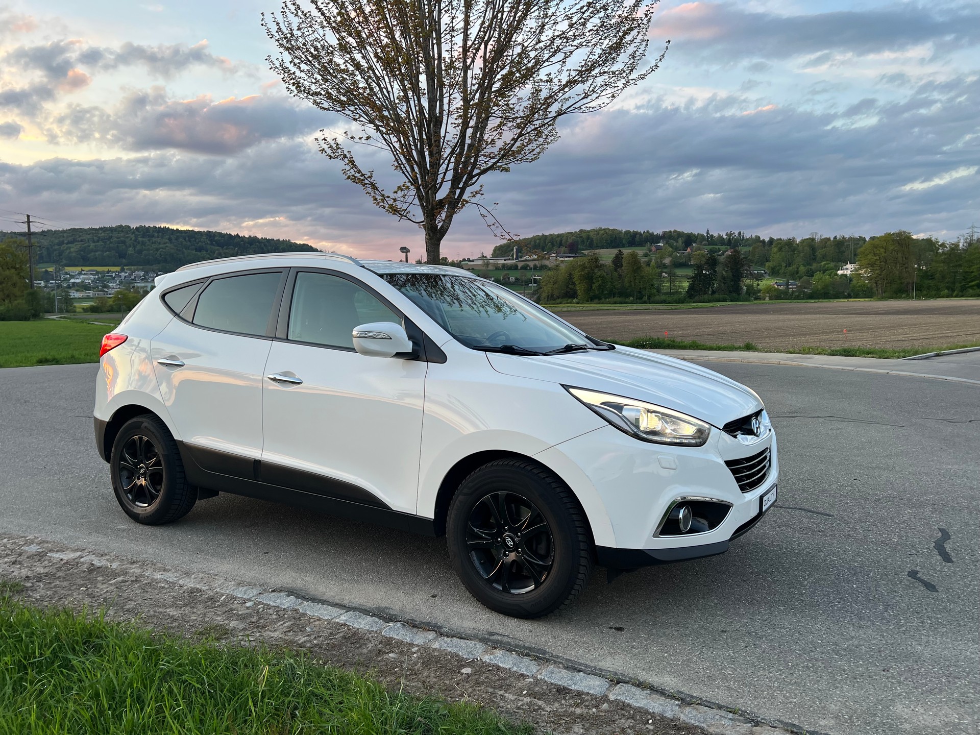 HYUNDAI iX 35 2.0 CRDi Premium 4WD Automatic-image-8